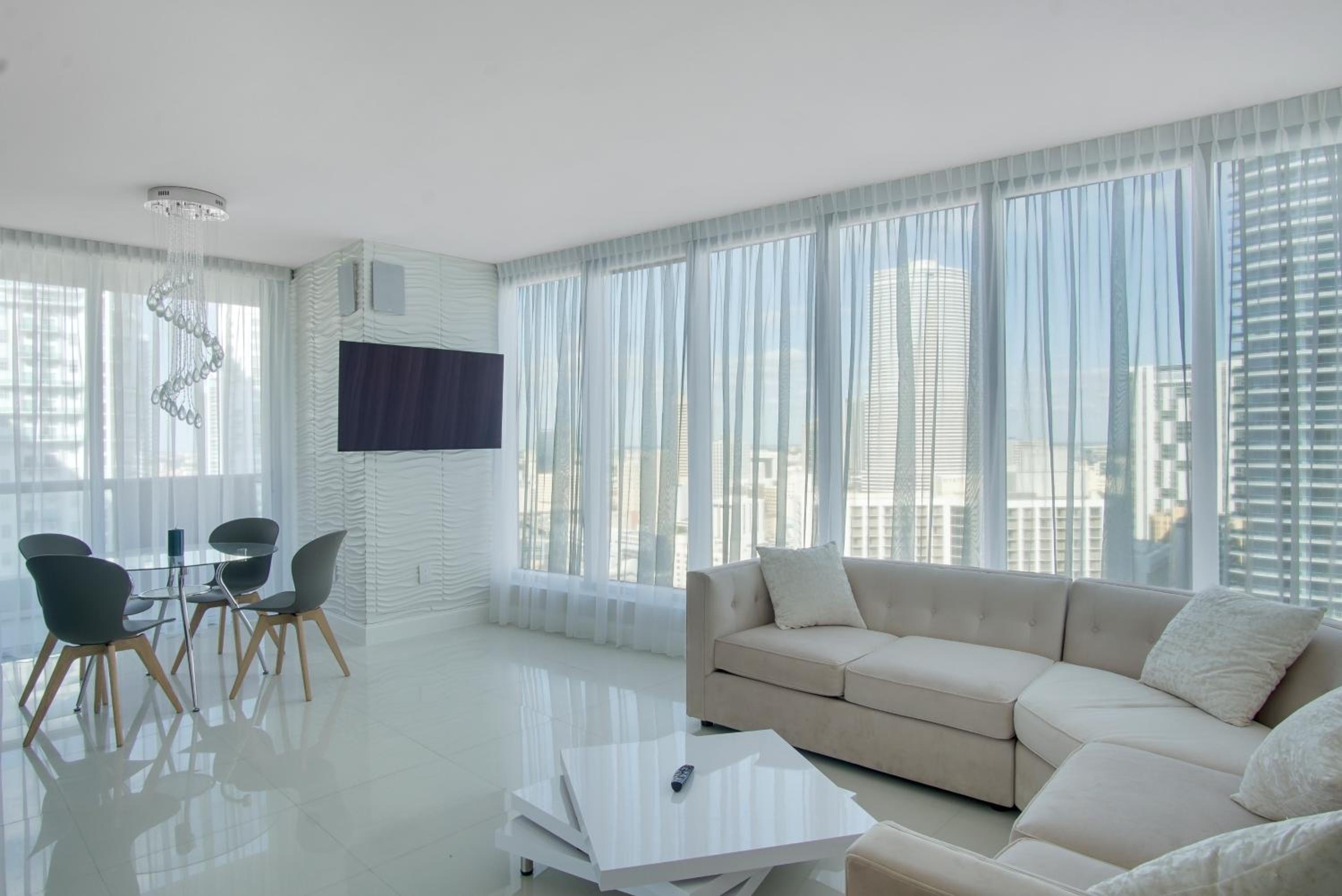 NEW!!! W Brickell Miami- ICON DELUXE LOUNGE with 2 masters