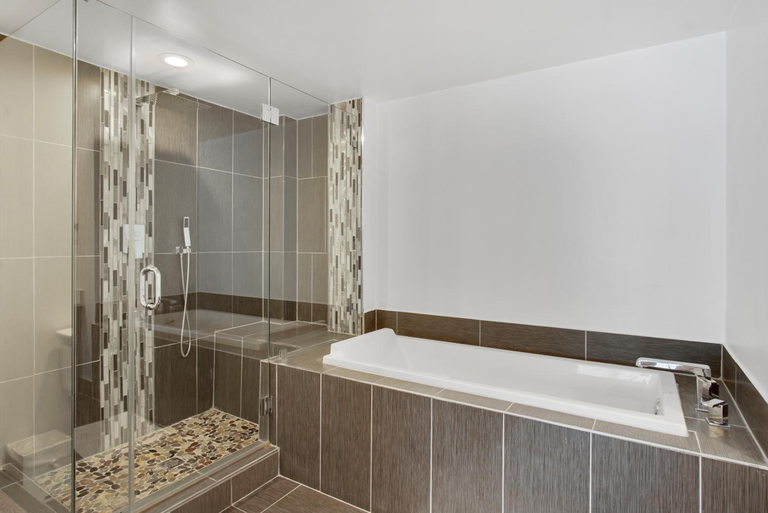 NEW!!! W Brickell Miami- ICON DELUXE LOUNGE with 2 masters