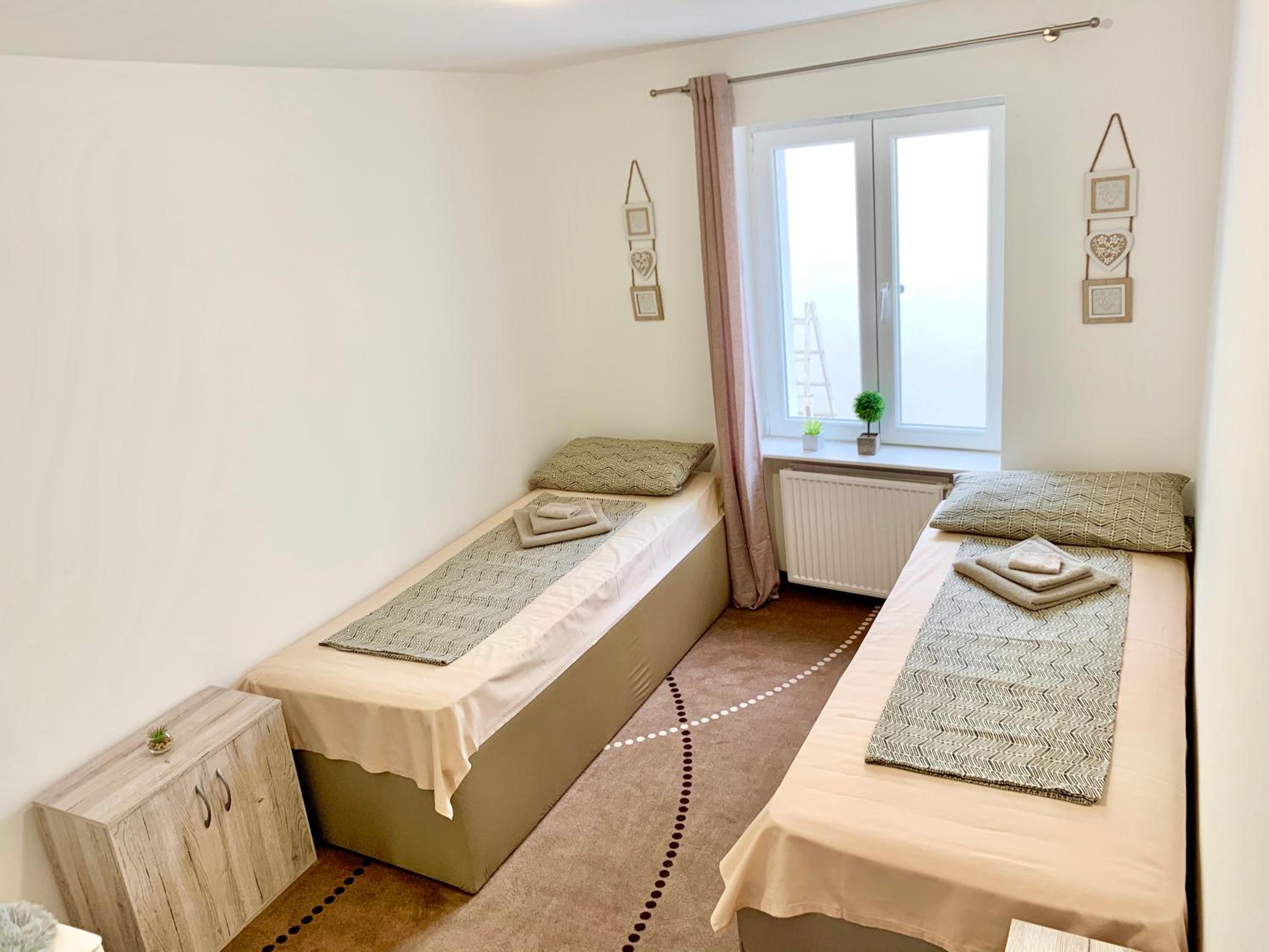 New Hostel Berlin Mitte FREE SNACK hot tea and coffee