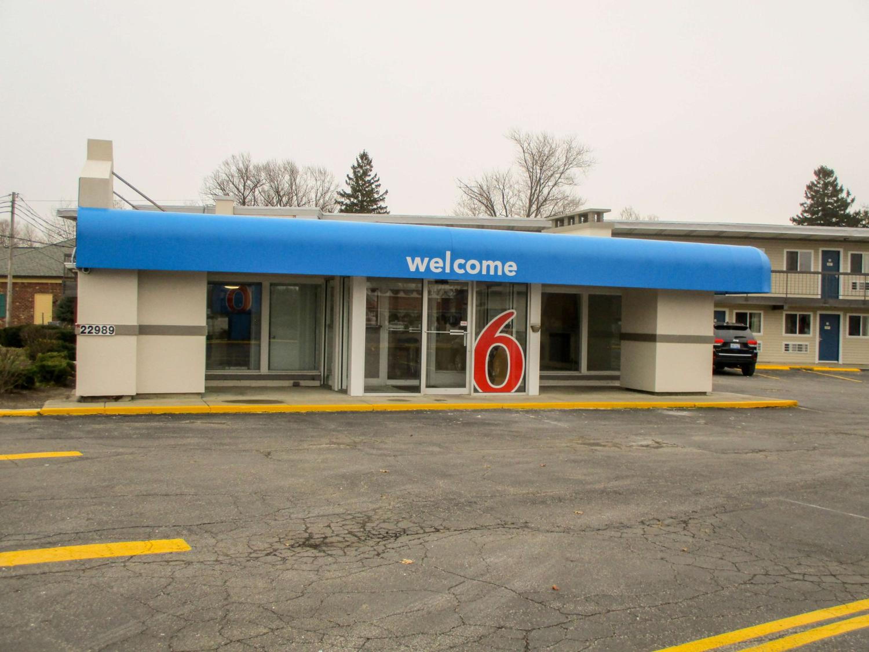 Hotel Motel 6-North Olmsted, OH - Cleveland - Image 1