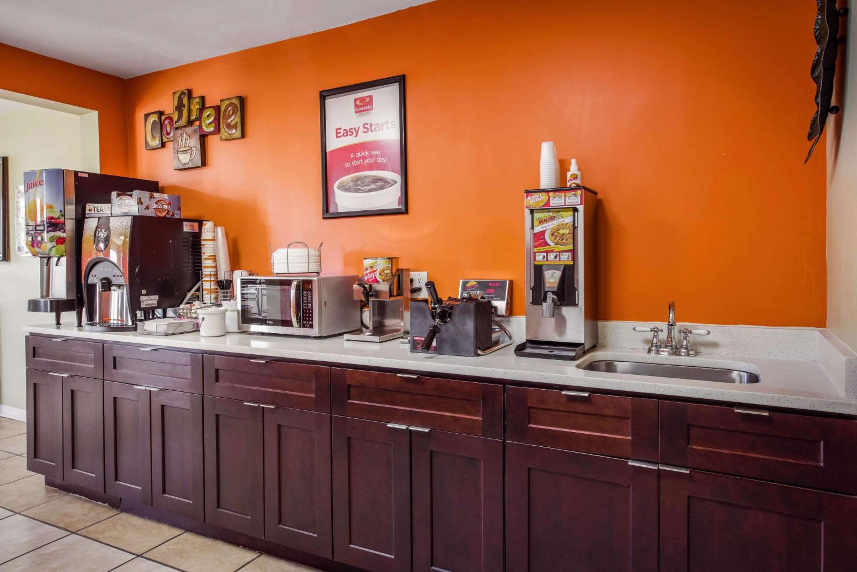 Econo Lodge Waynesville view 3