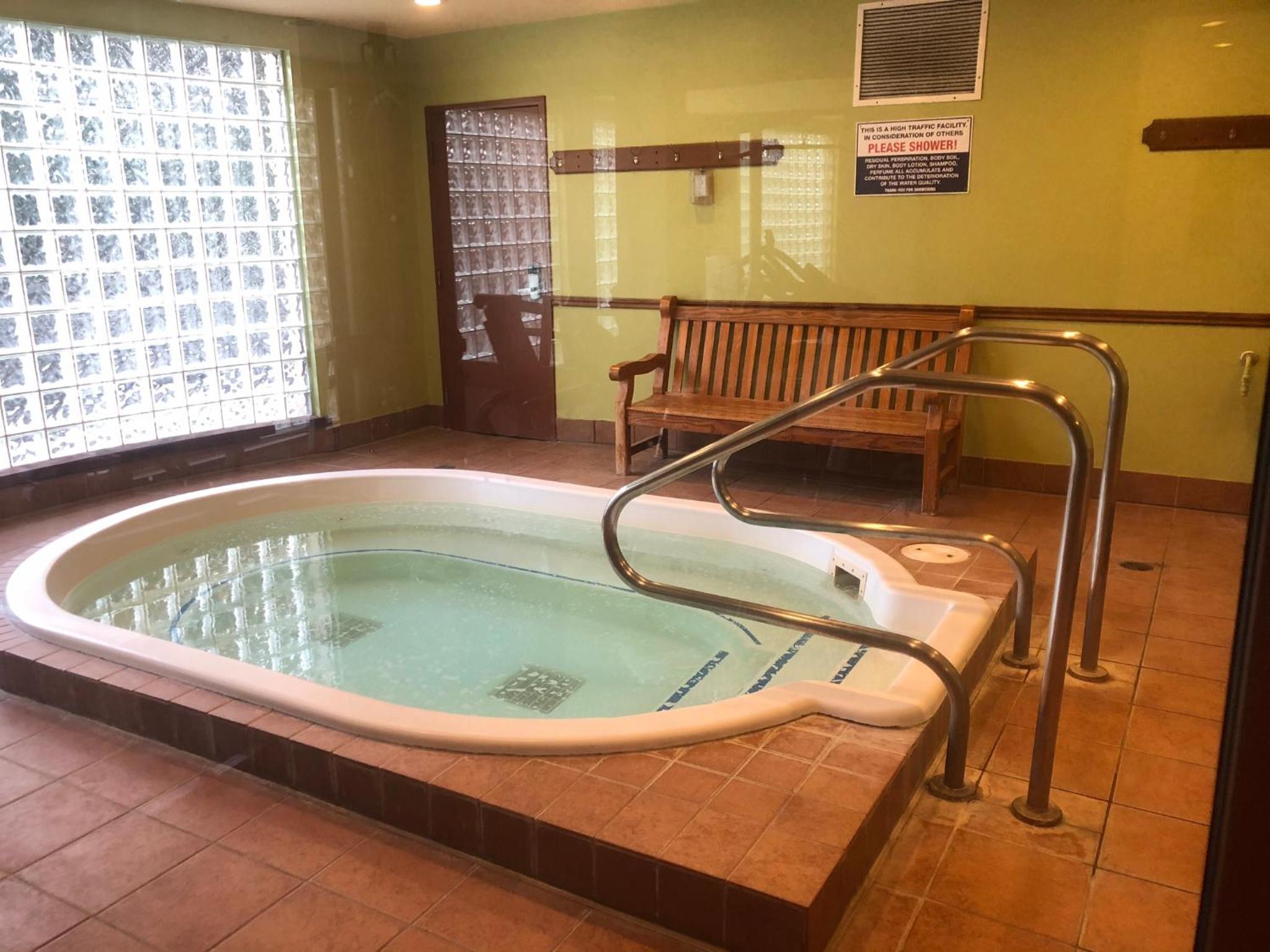 Town Plaza Suites by Golden Dreams - Image 2