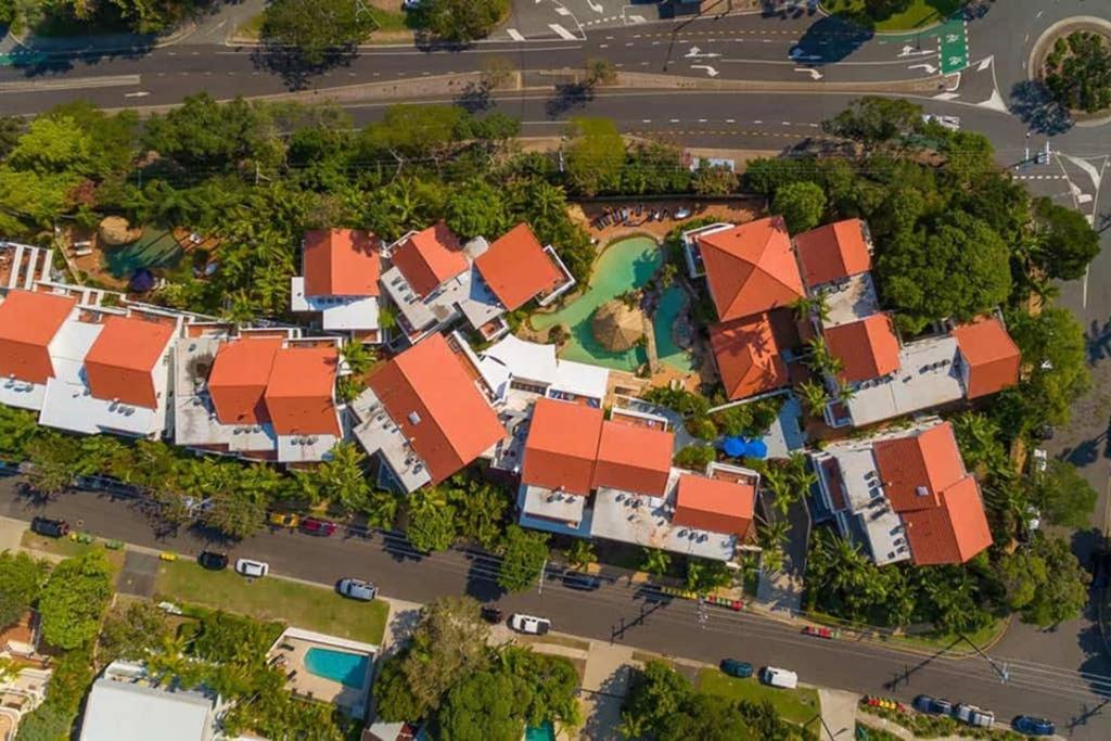 Haven on Noosa Hill - sunset views, pools, spa