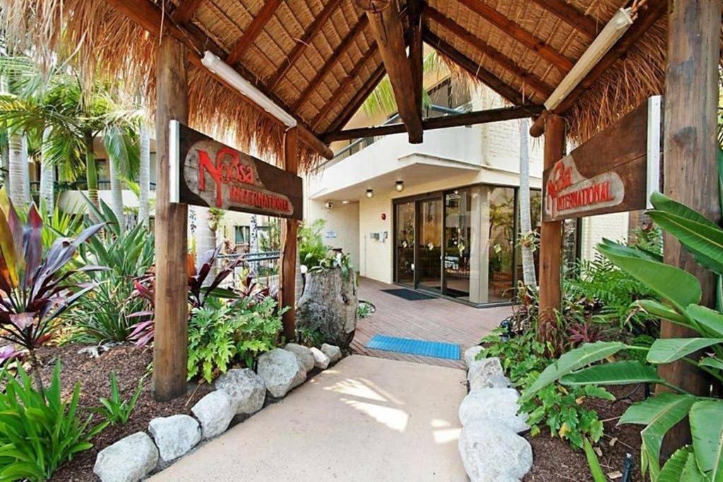 Haven on Noosa Hill - sunset views, pools, spa