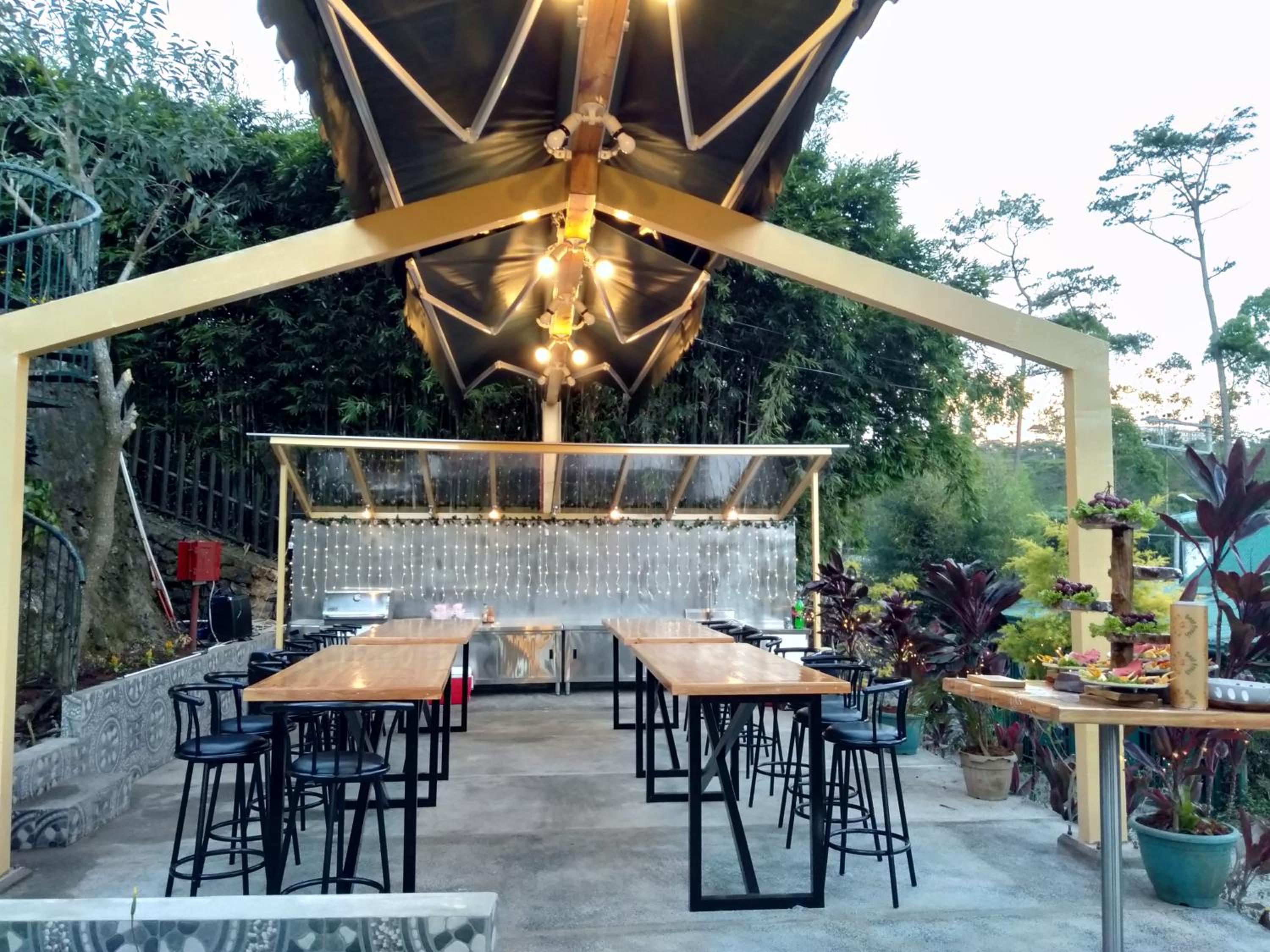 Log Cabin Hotel - Baguio