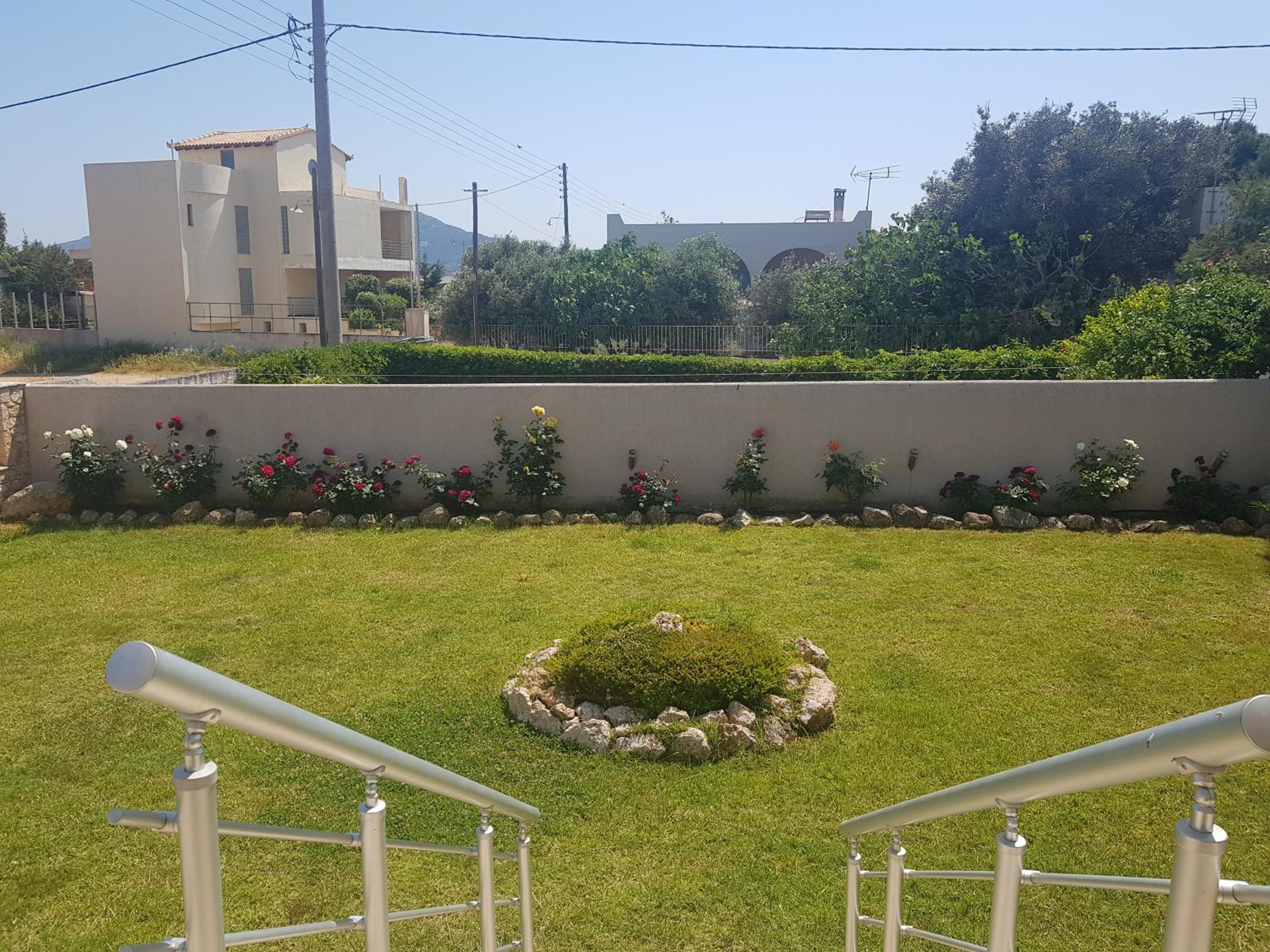 VILLA BY THE SEA VRAVRONA LOUTSA(NEAR THE AIRPORT&METROPOLITAN)