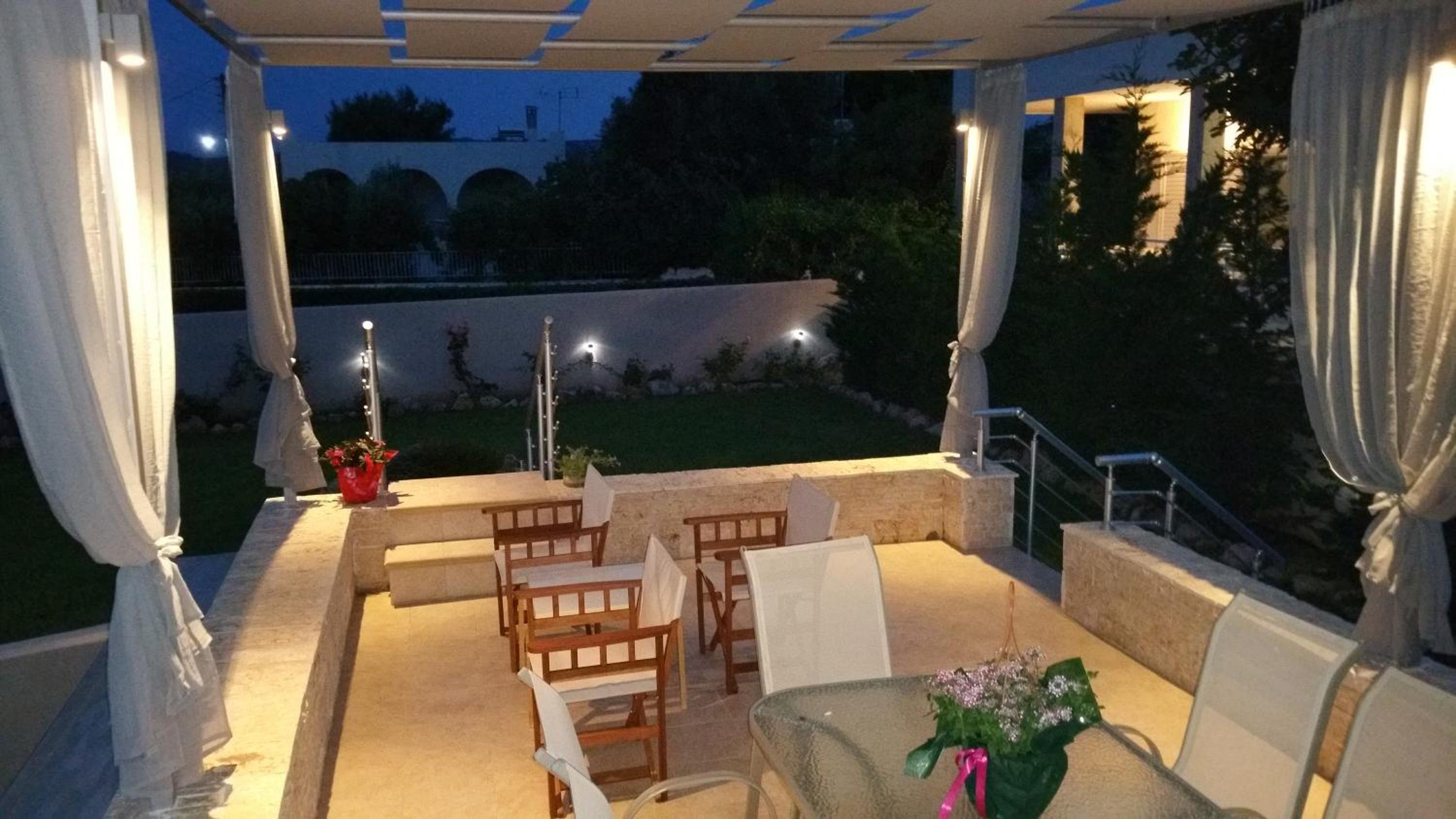 VILLA BY THE SEA VRAVRONA LOUTSA(NEAR THE AIRPORT&METROPOLITAN)