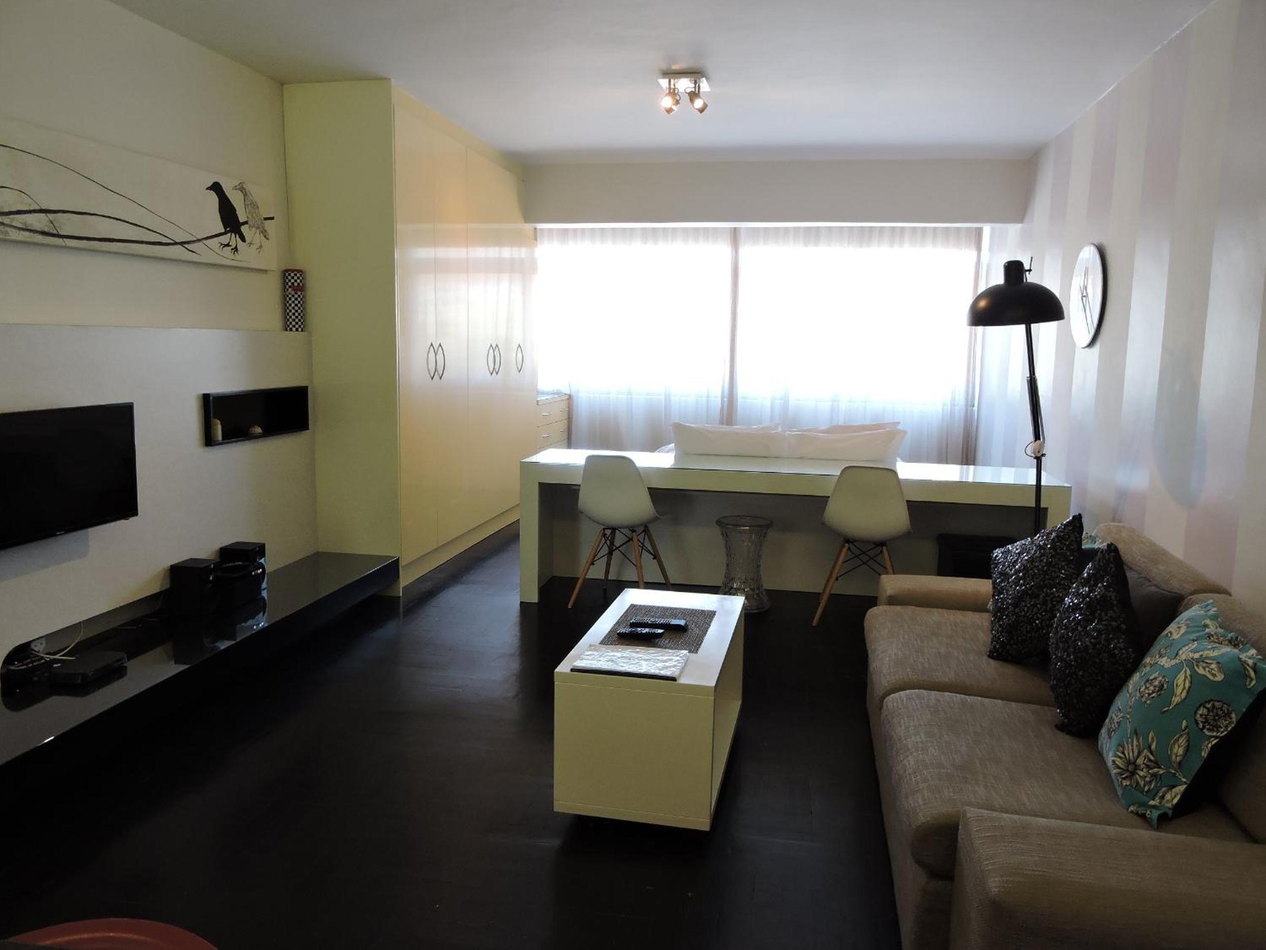 Apartment Mouille Point 27 view 5