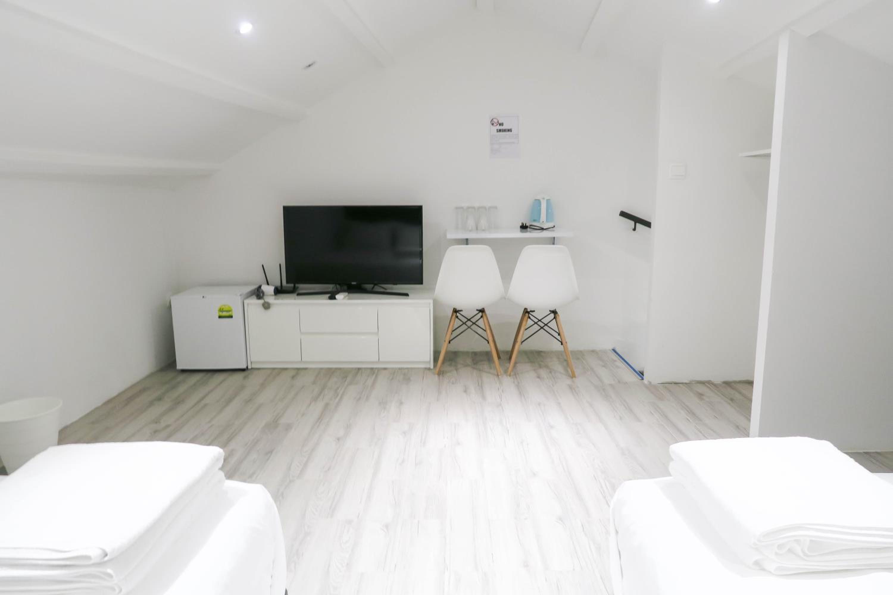 RR Cozy Studio & Suite