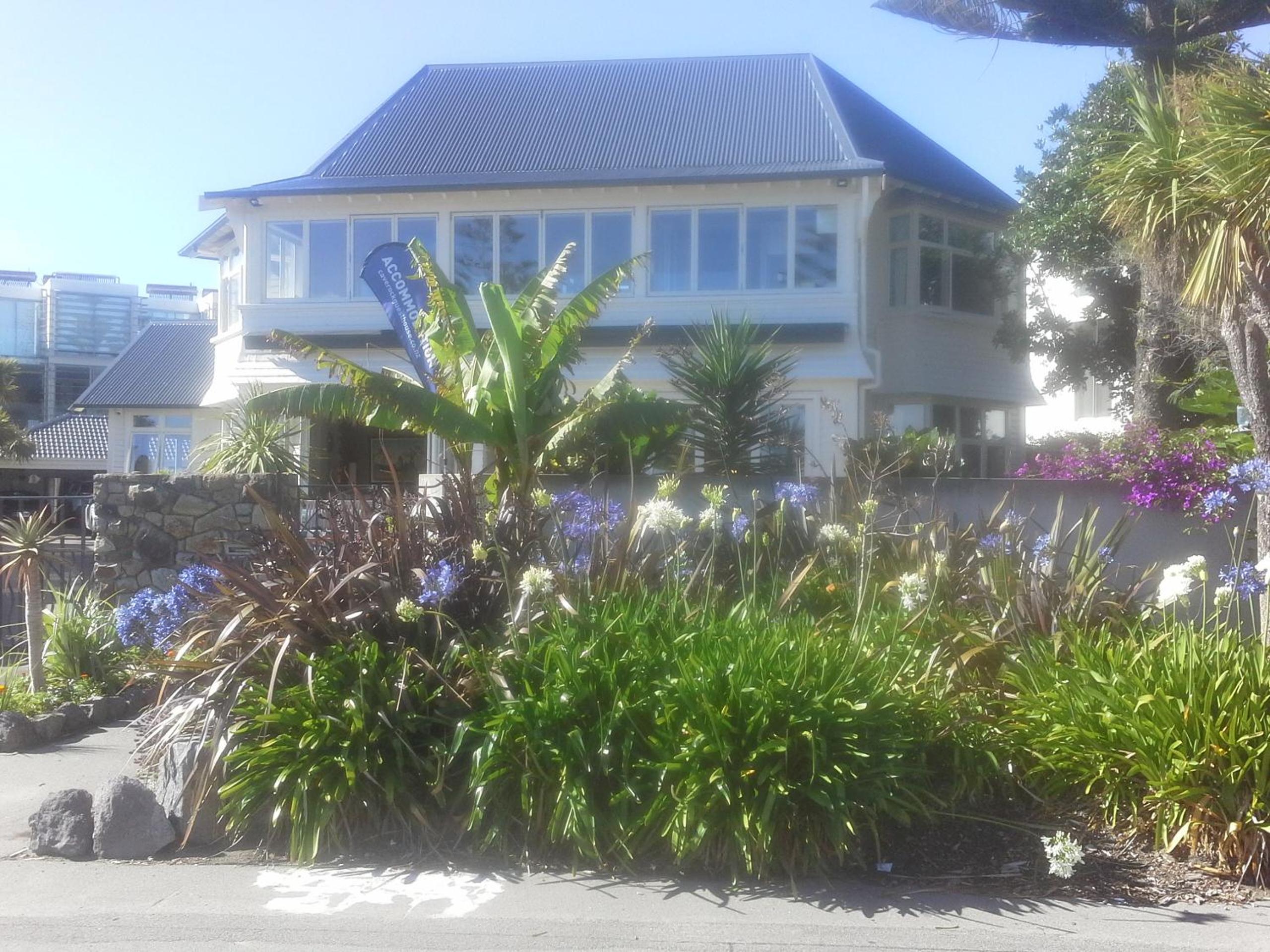 Cave Rock Guest House