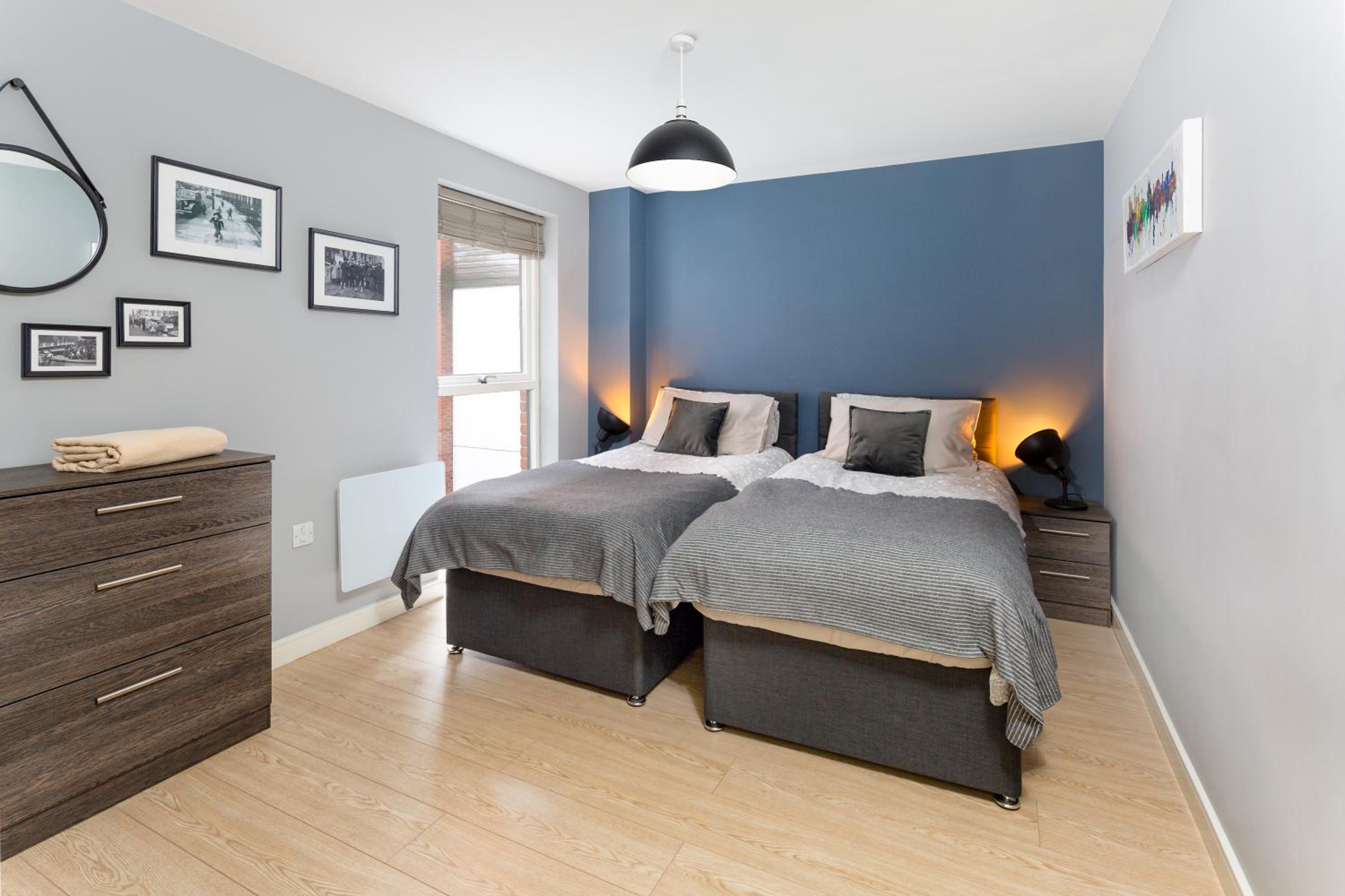 Centrally located apartment in Duke Street- free parking- two bathrooms view 4