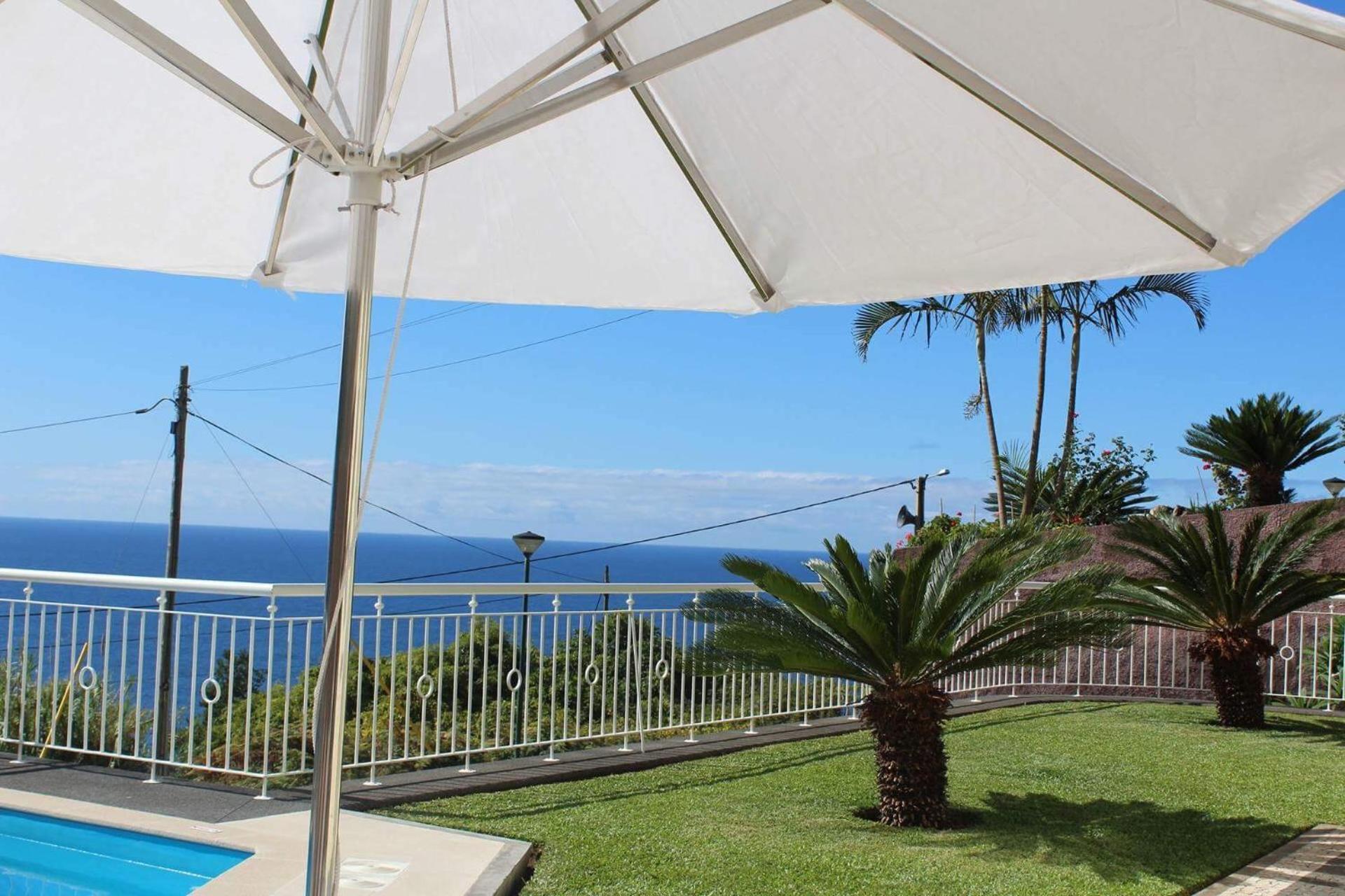 Villa Quinze - Luxurious 3 bedroom Villa with private pool and games room & amazing views view 3