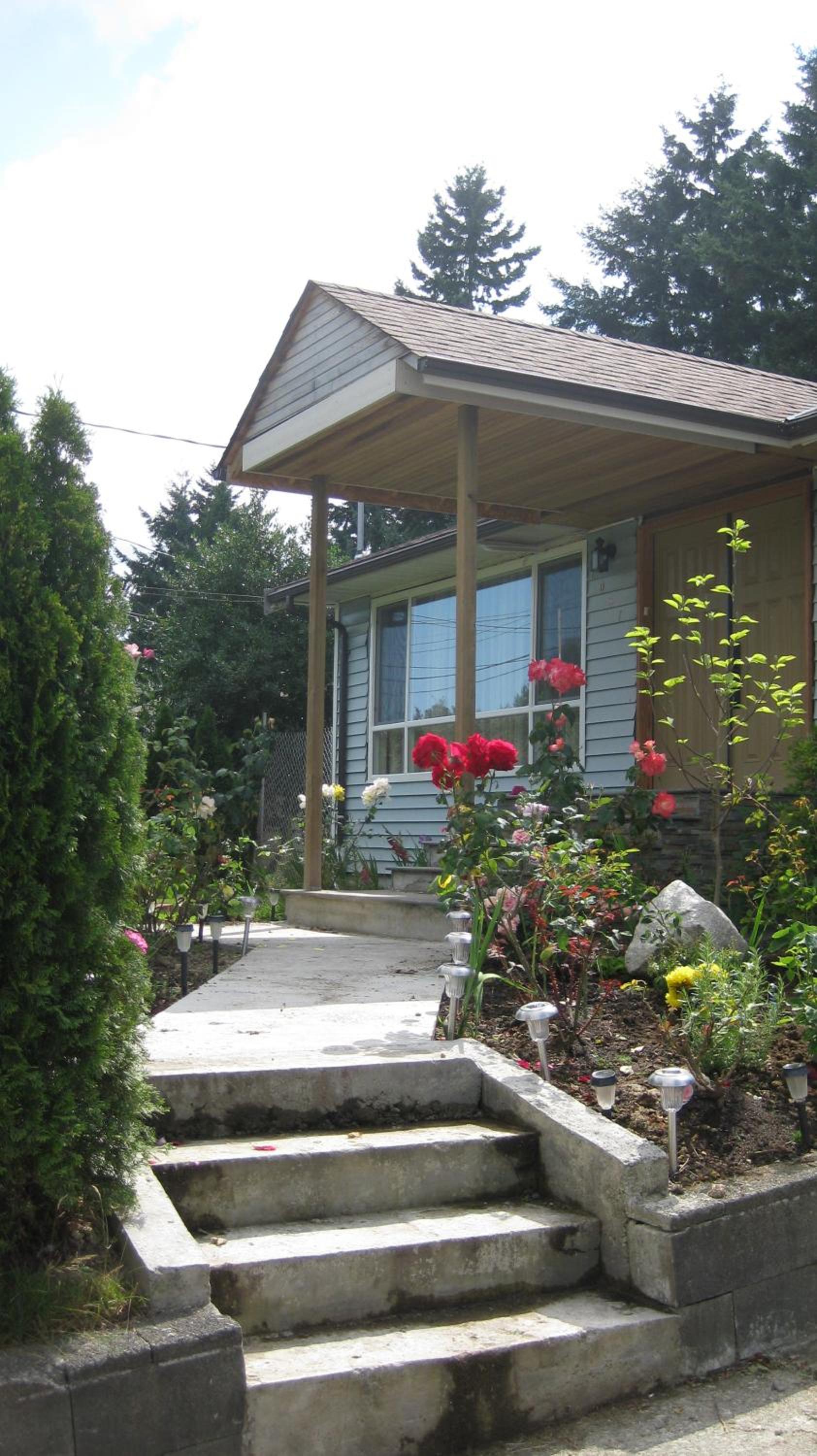 Surrey chic 2 bdrm basement unit view 5