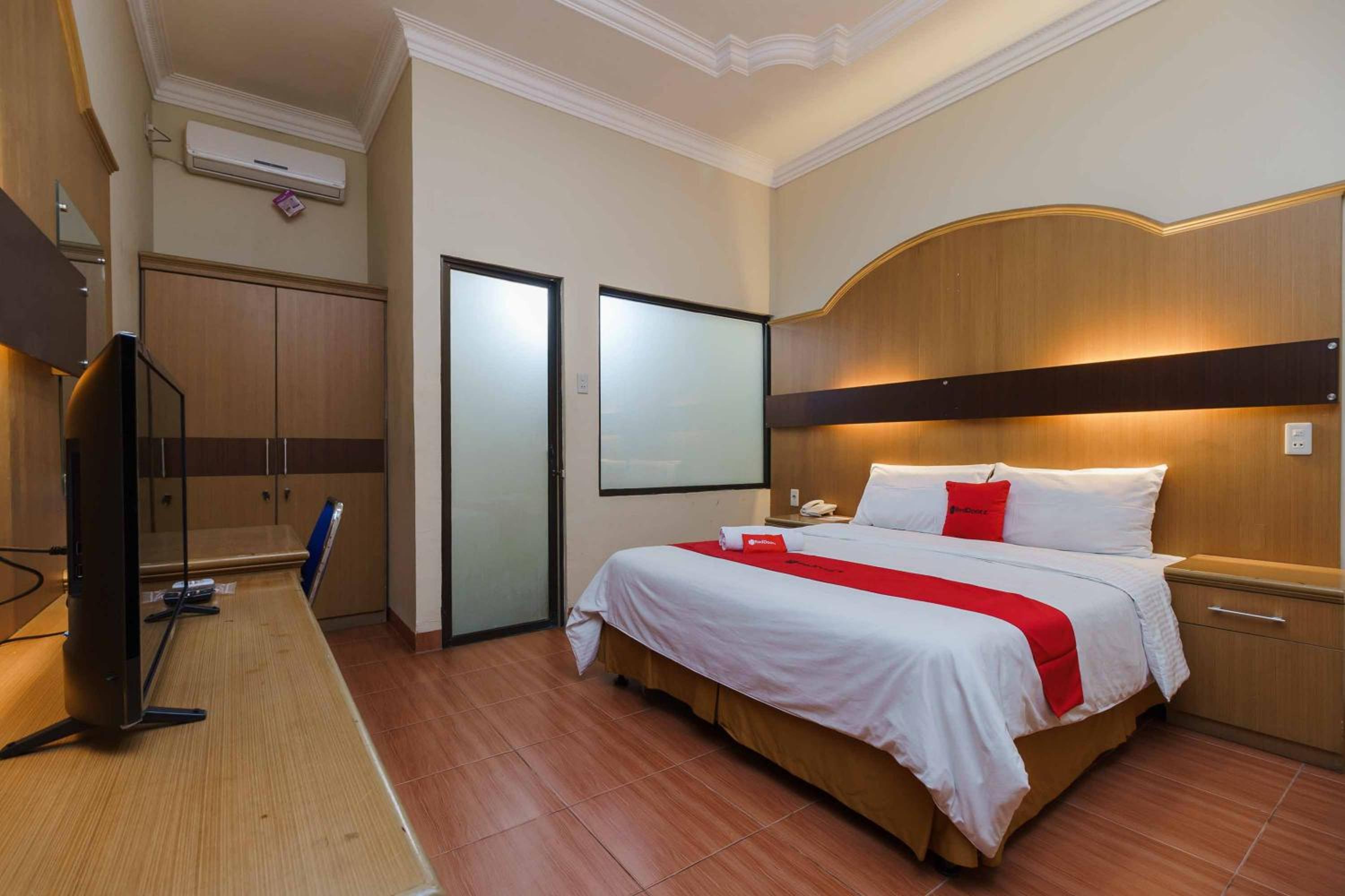 RedDoorz near RS Harapan Pematang Siantar