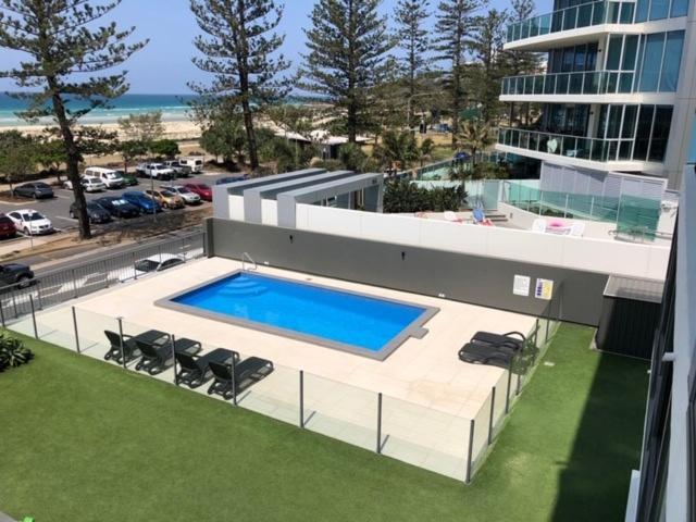 Kirra Waves view 3