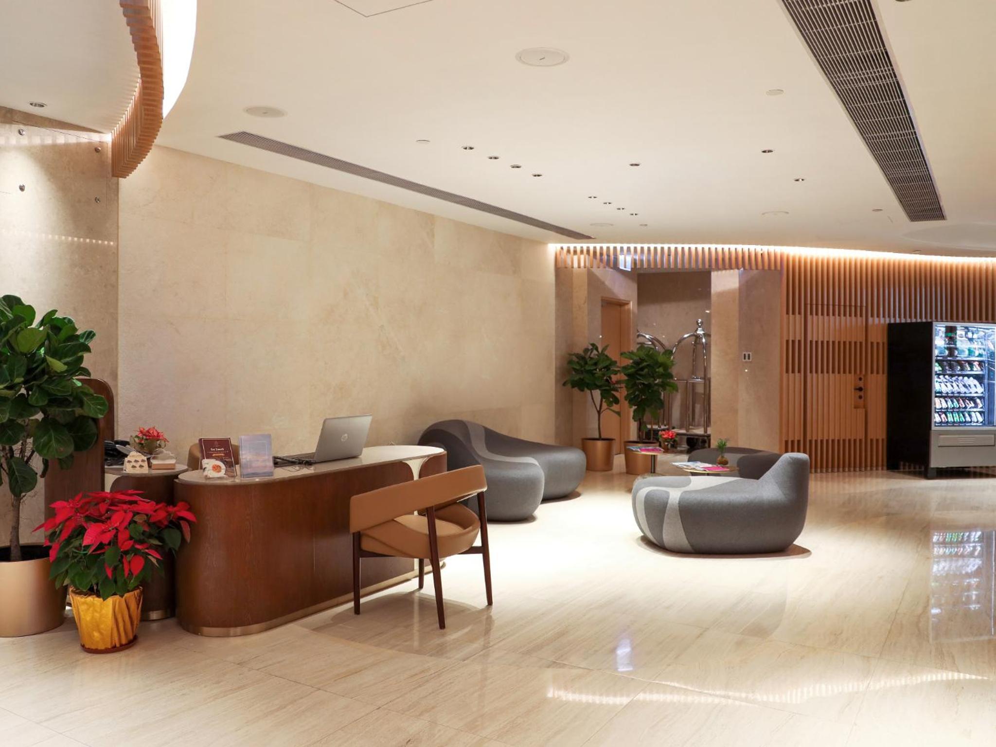 Oasis Aurum 181 Hotel