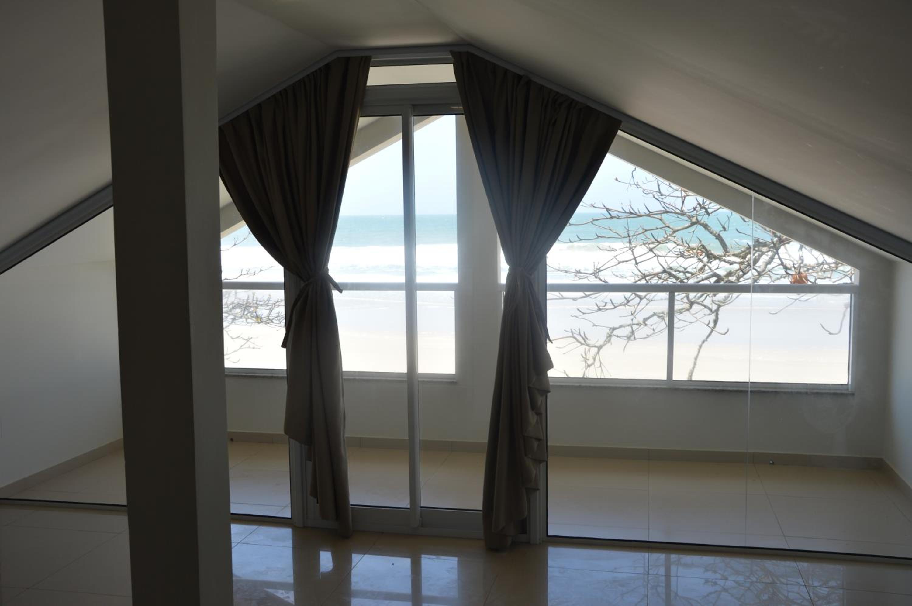 Belíssima Casa - Pé na areia - Bombinhas - Canto Grande