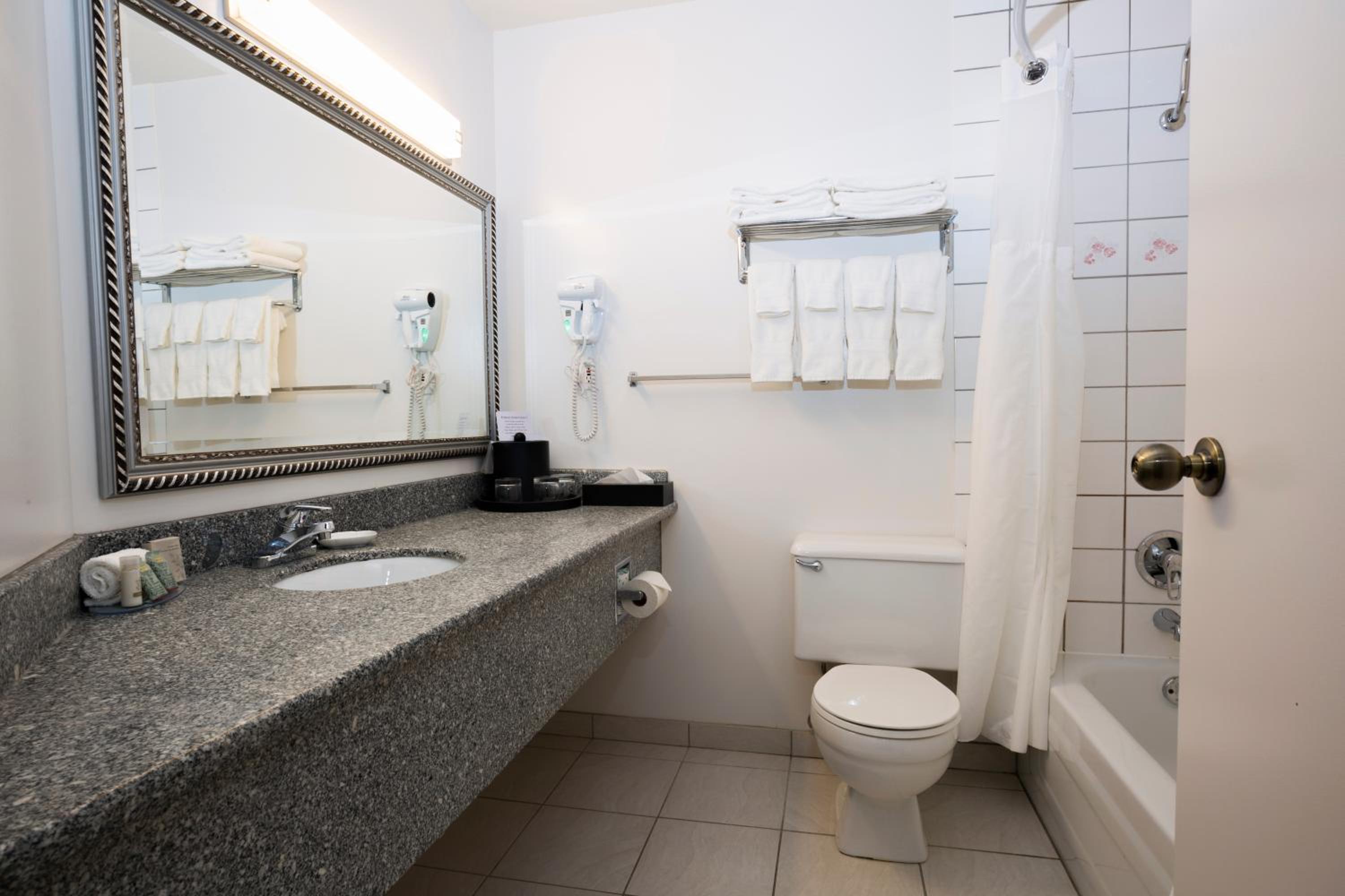 Quesnel Vacations - Tower Inn  Suites - Property Image 12
