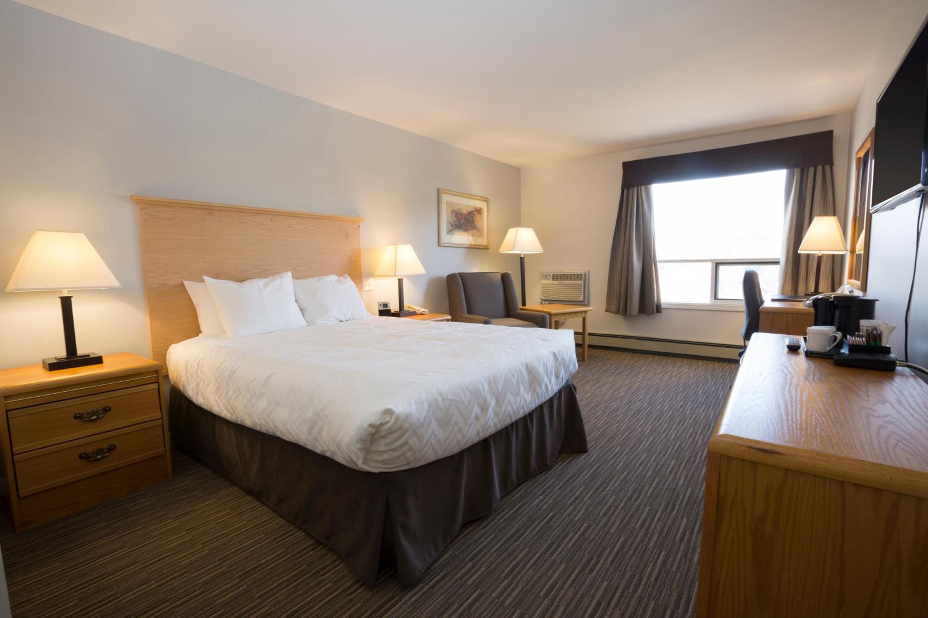 Quesnel Vacations - Tower Inn  Suites - Property Image 11