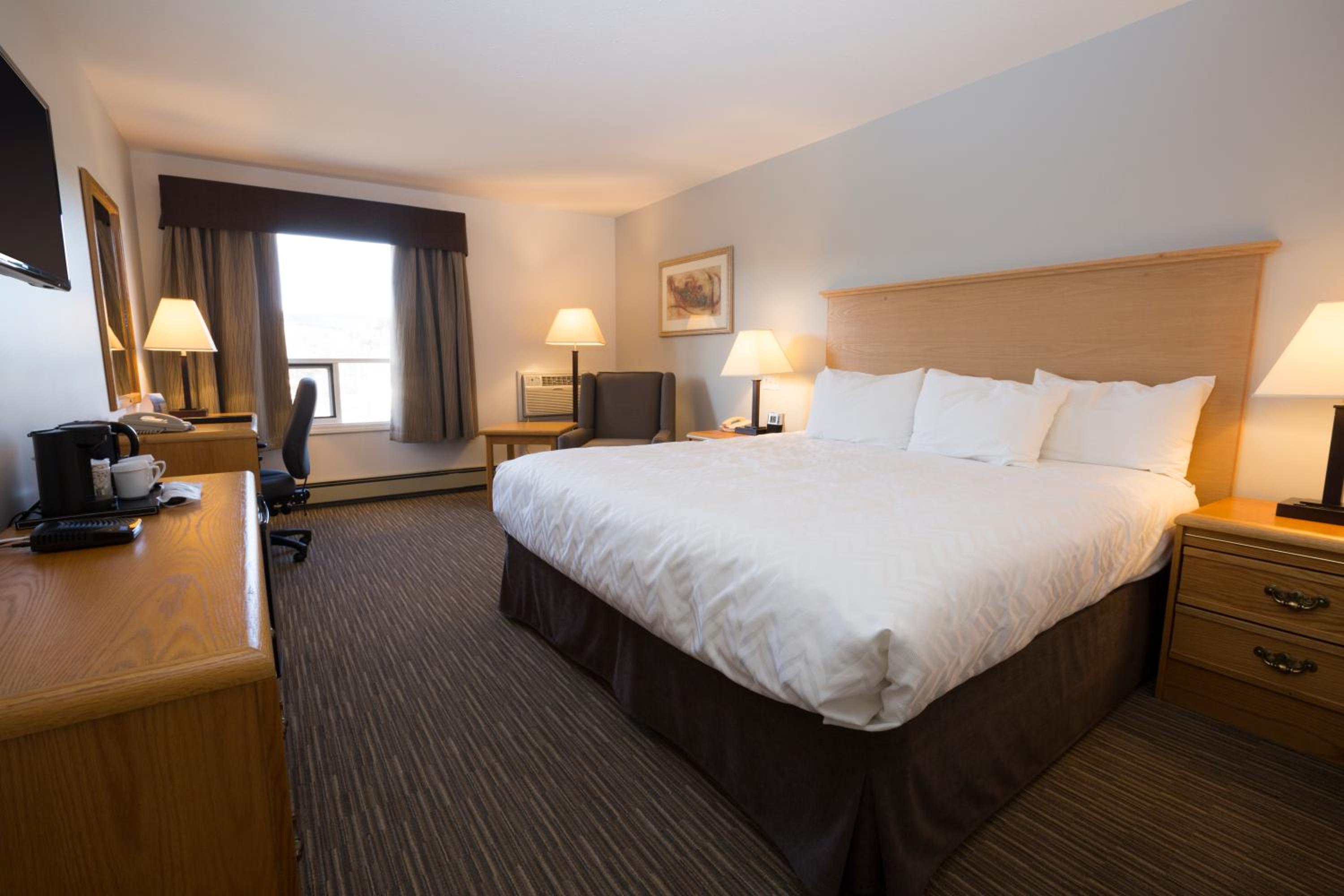 Quesnel Vacations - Tower Inn  Suites - Property Image 9