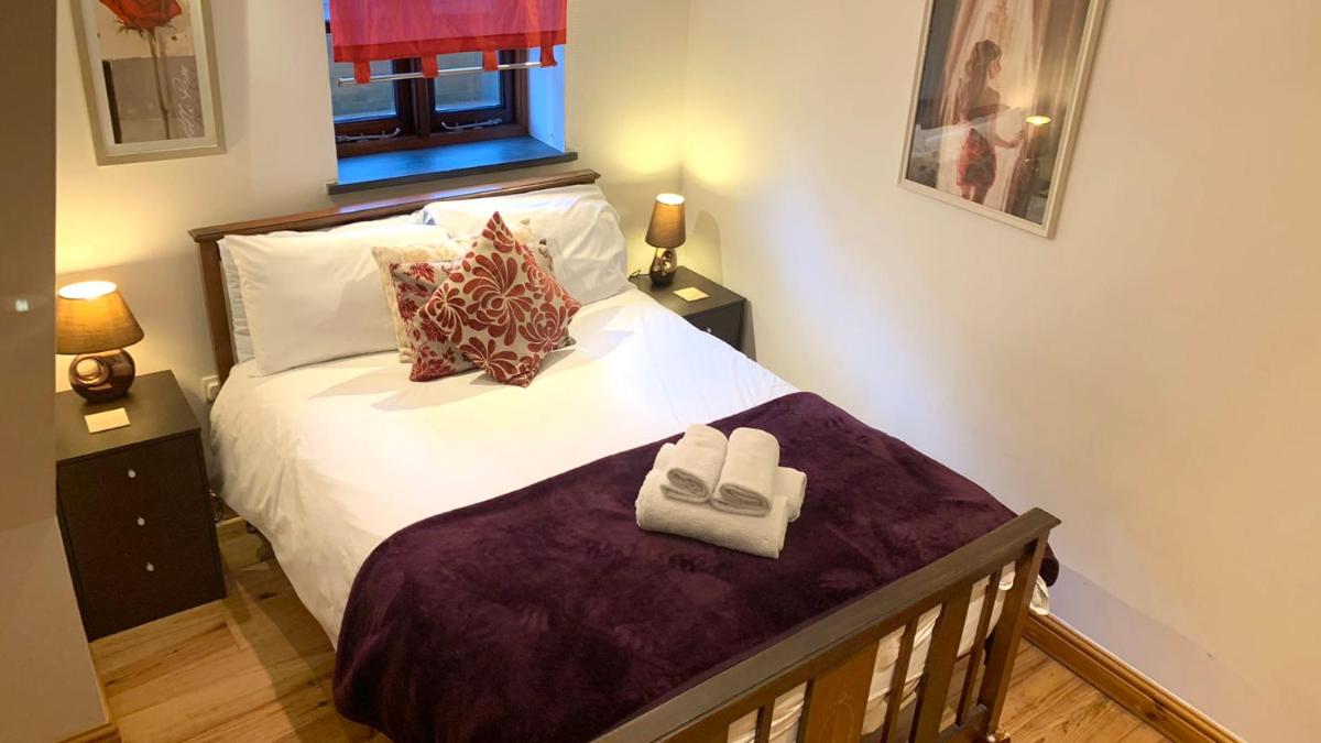 Penthouse 3 - Spacious Harbourside Apartment with Stunning Sea Views view 3