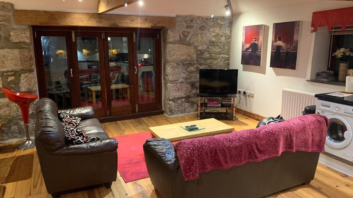 Sail Loft Lookout - Modern Harbourside Apartment with Character Features - 101 view 2