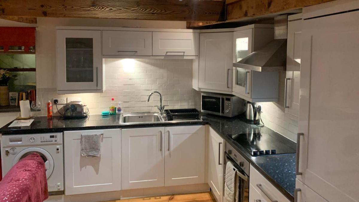 Sail Loft Lookout - Modern Harbourside Apartment with Character Features - 101 view 3