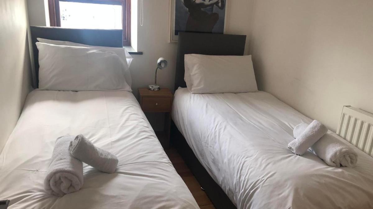 Sail Loft Lookout - Modern Harbourside Apartment with Character Features - 101 view 5
