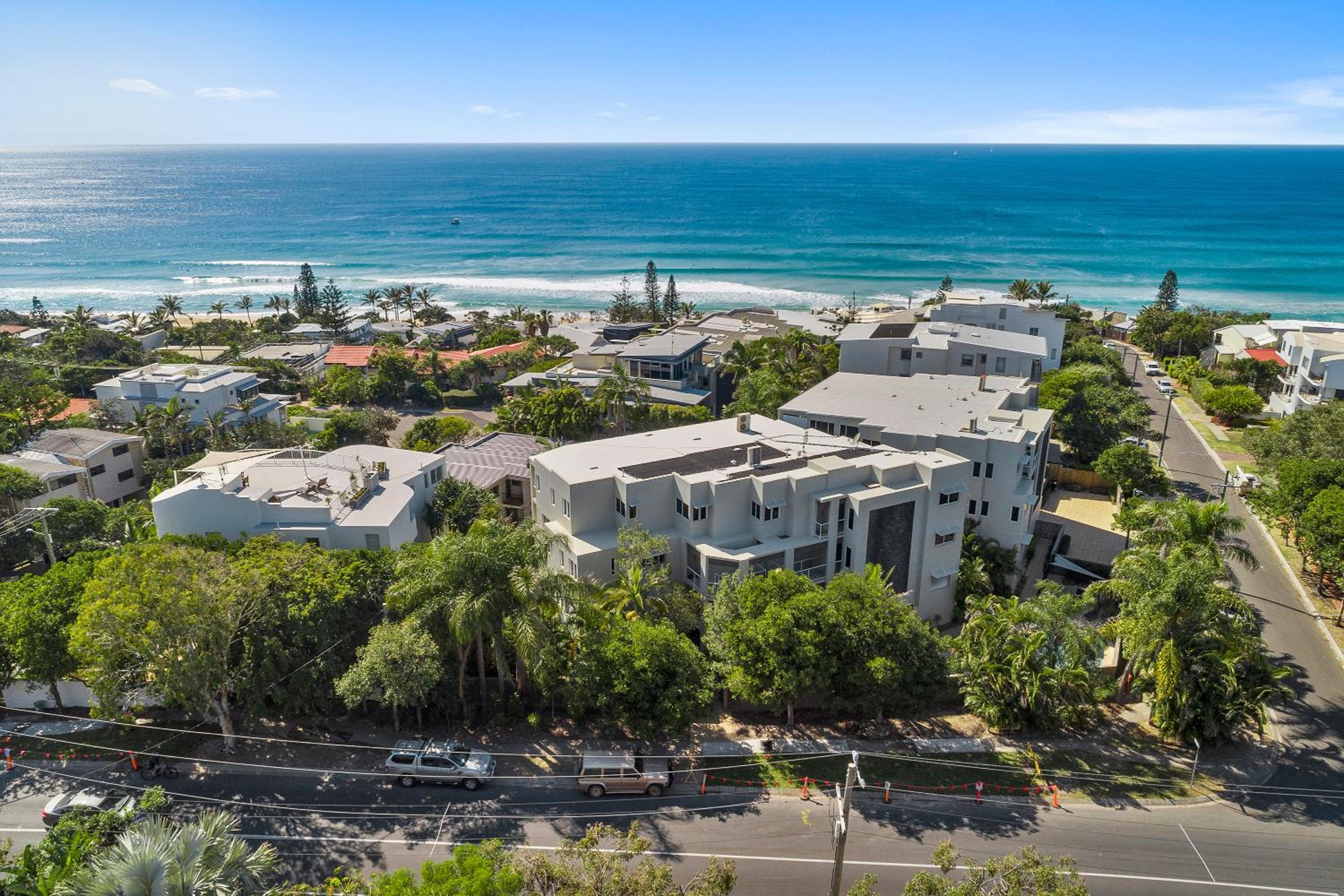 Relax in stylish comfort, Sunshine Beach