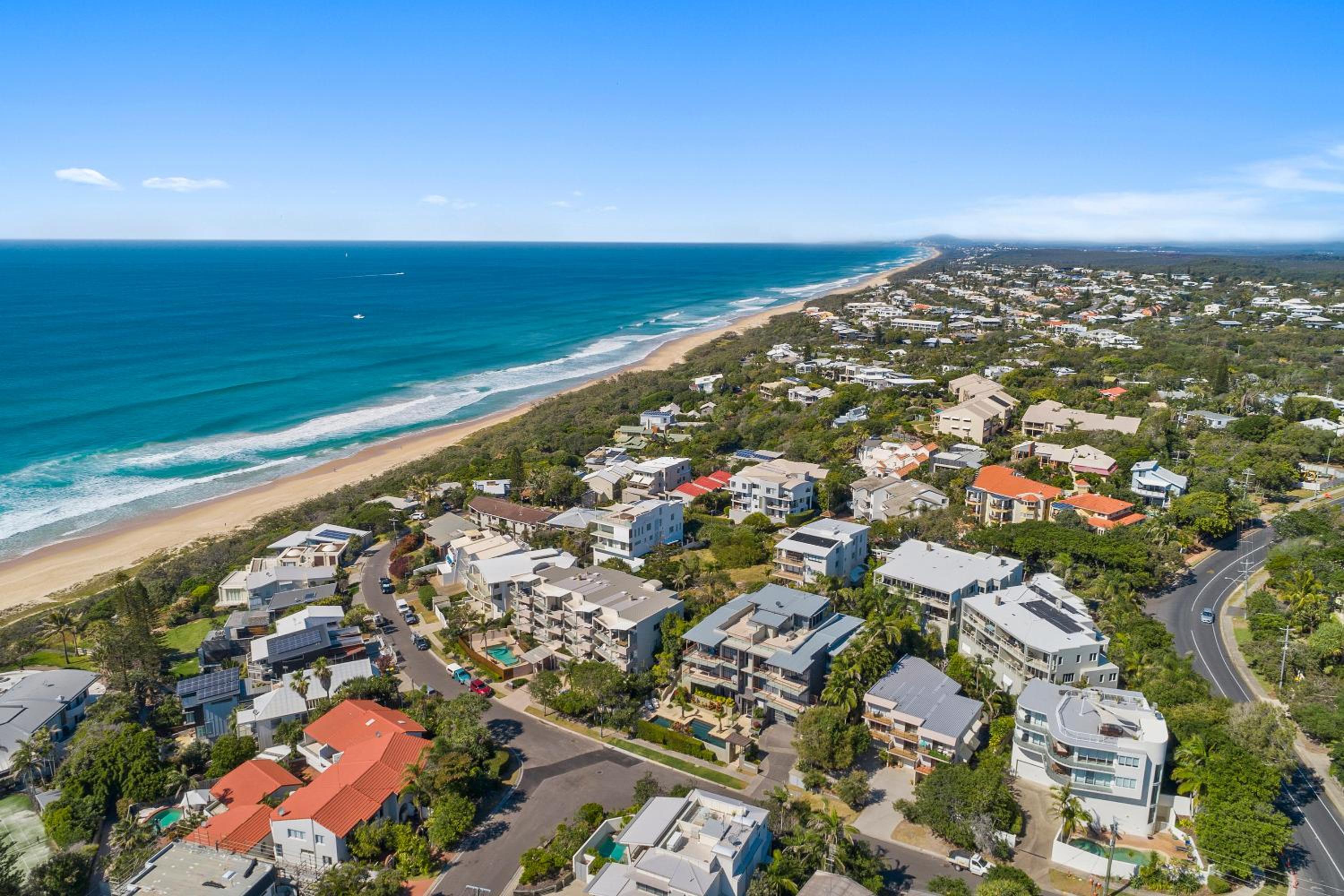 Relax in stylish comfort, Sunshine Beach