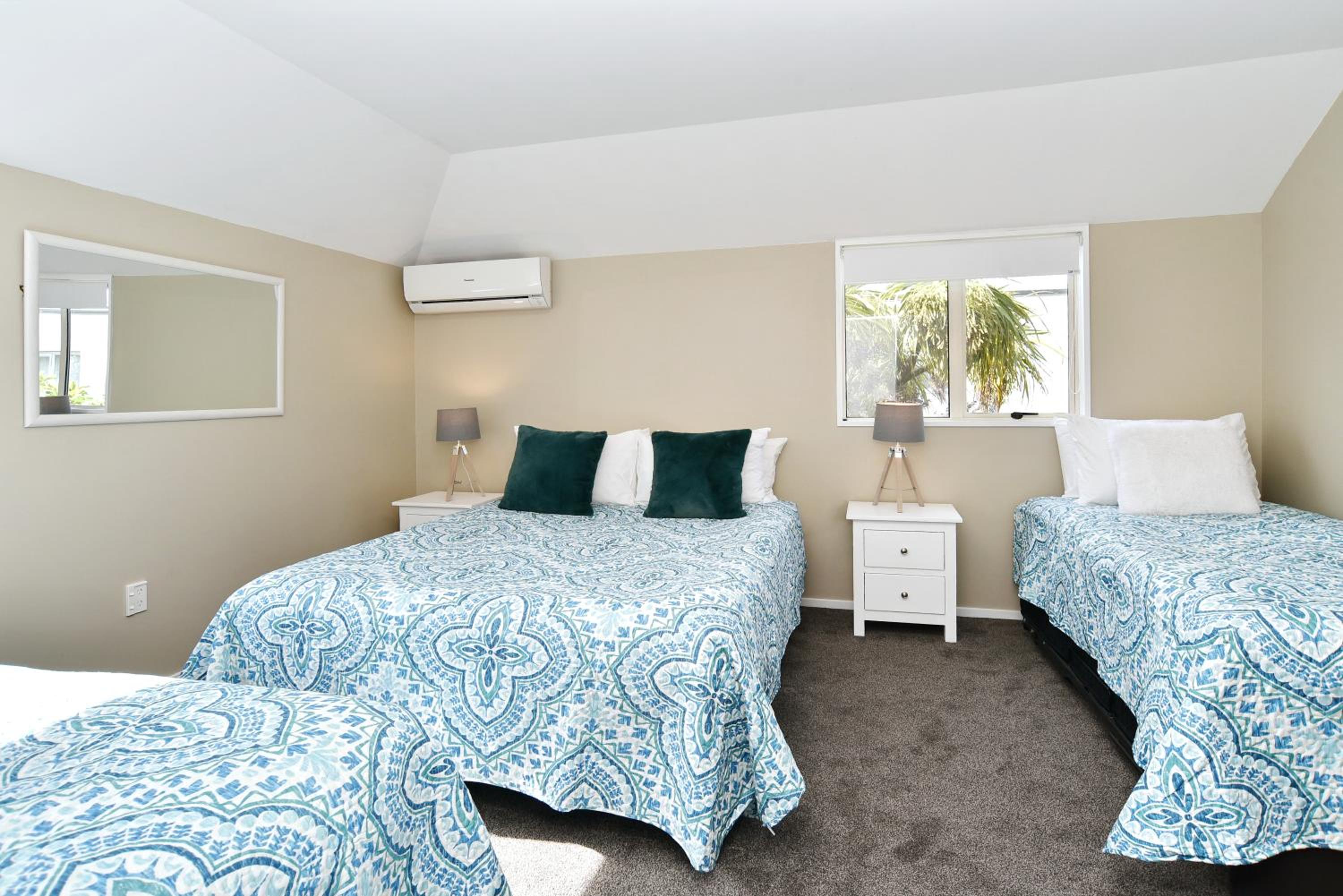 City Haven - 4BR for Families & Friends, Secure Parking view 2