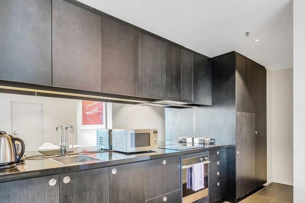 Luxury 2 bdrm in Watson at Walkerville with Balcony, FREE carpark, near Adelaide CBD view 3