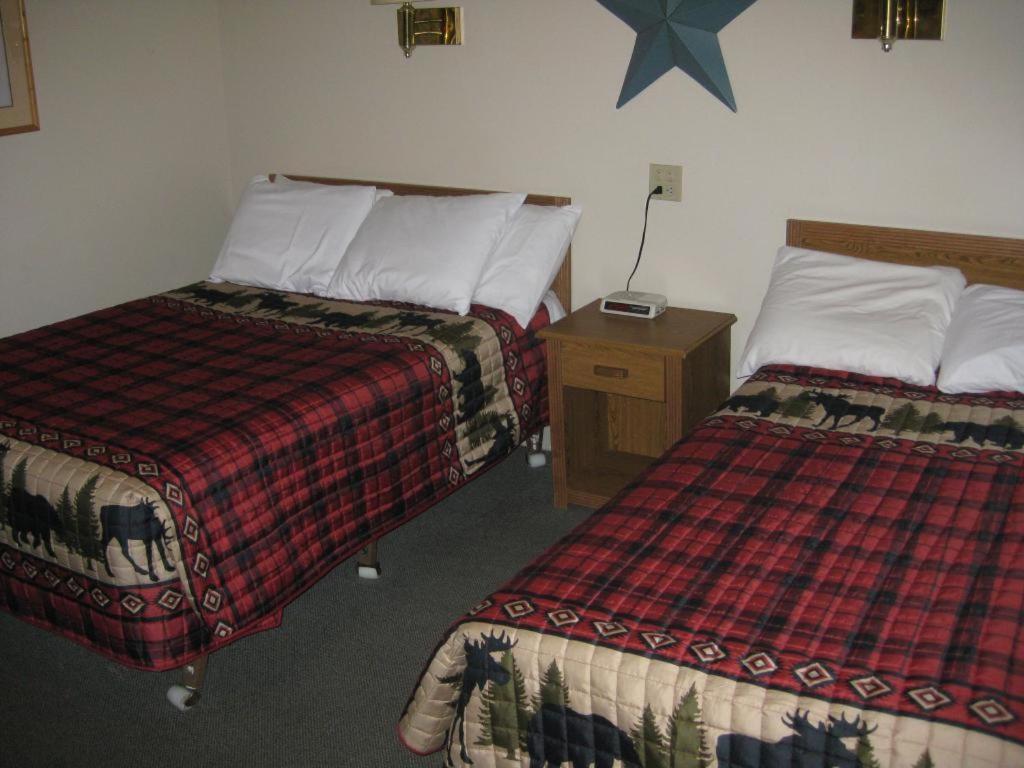 Brookside Motel & Cabins