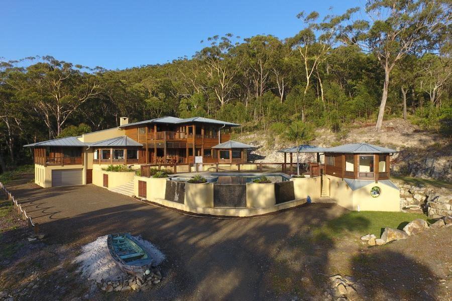 The Pool House - Crescent Head - stunning ocean views, pet friendly