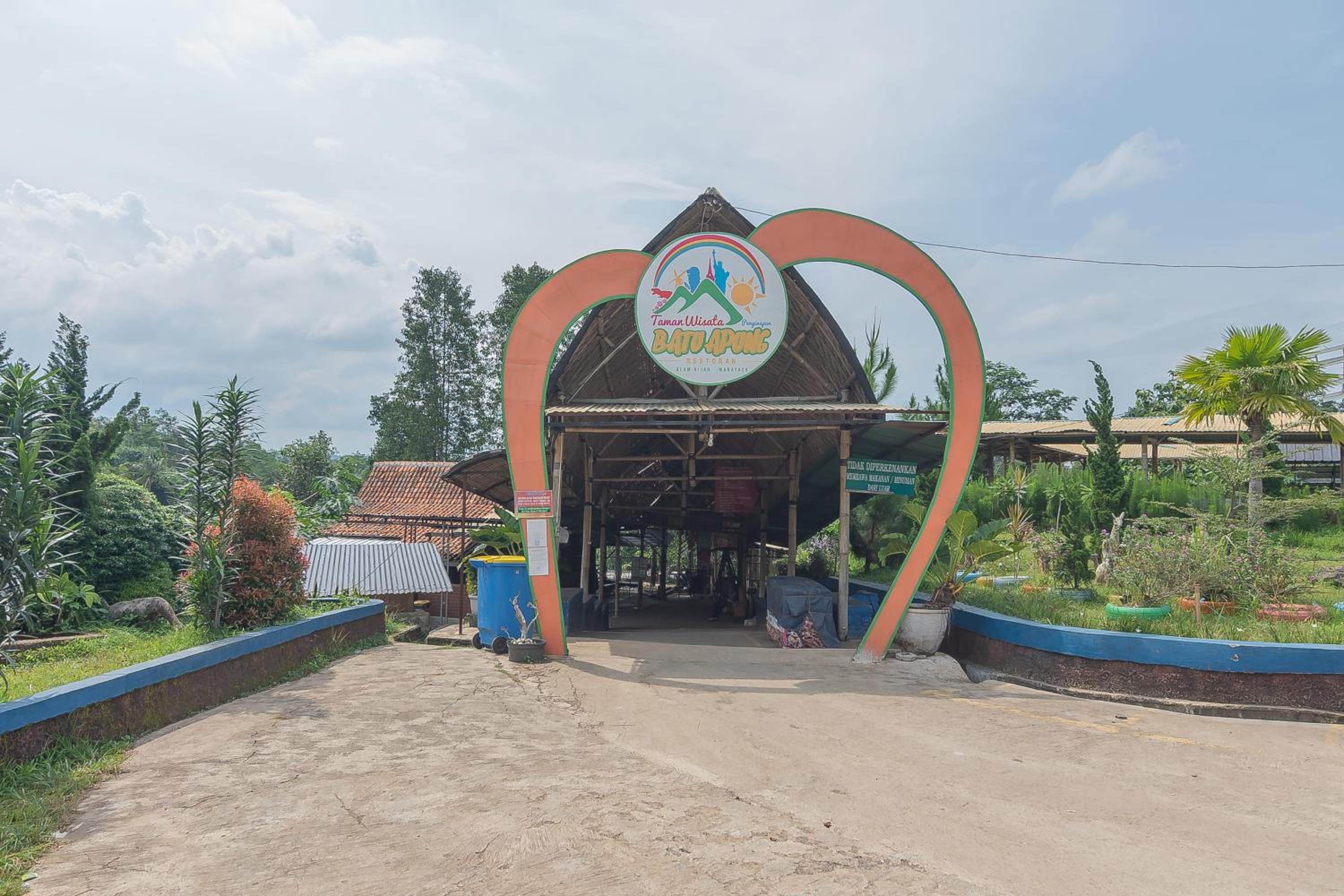 RedDoorz Resort Syariah @ Batu Apung Purwakarta view 4