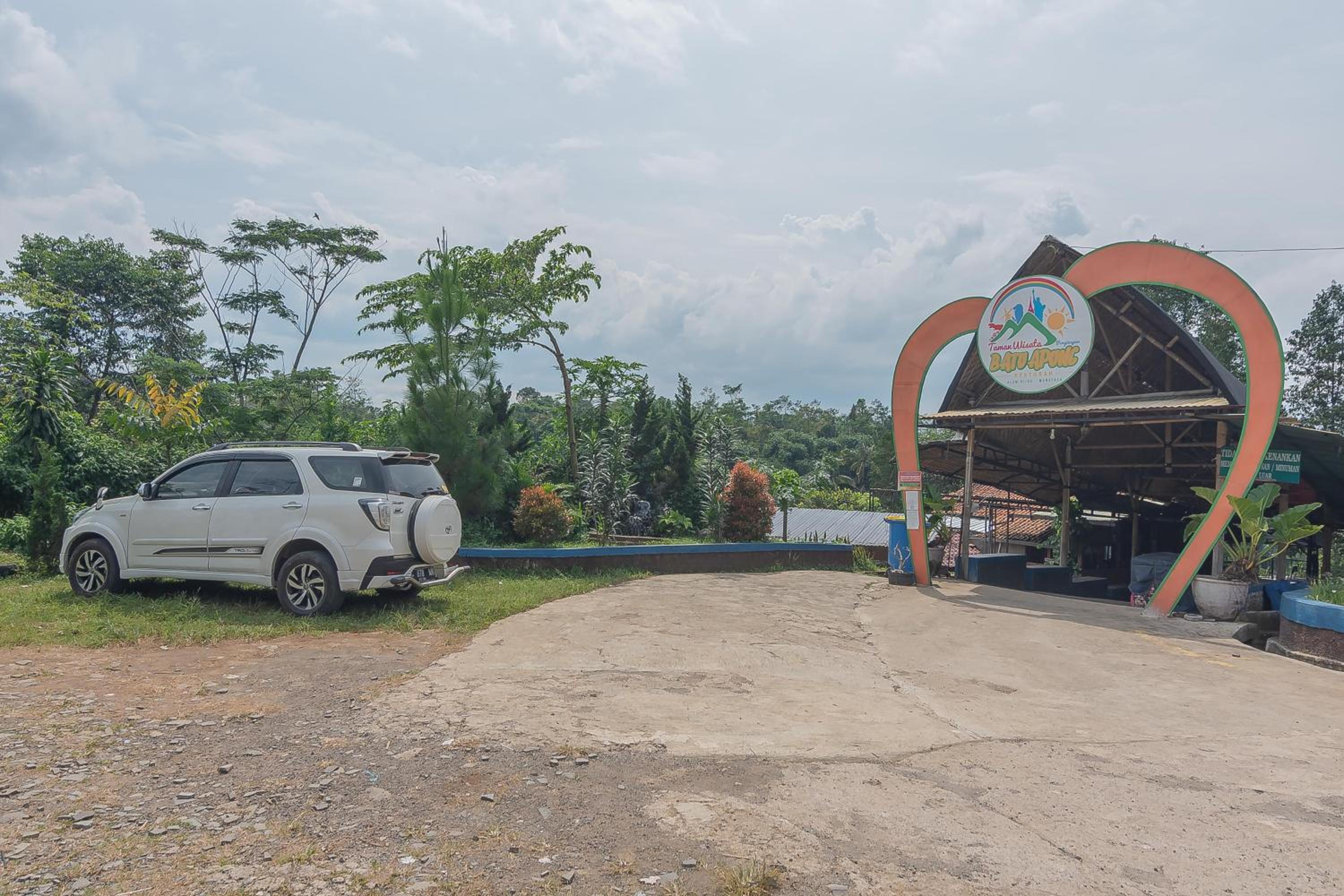 RedDoorz Resort Syariah @ Batu Apung Purwakarta view 5