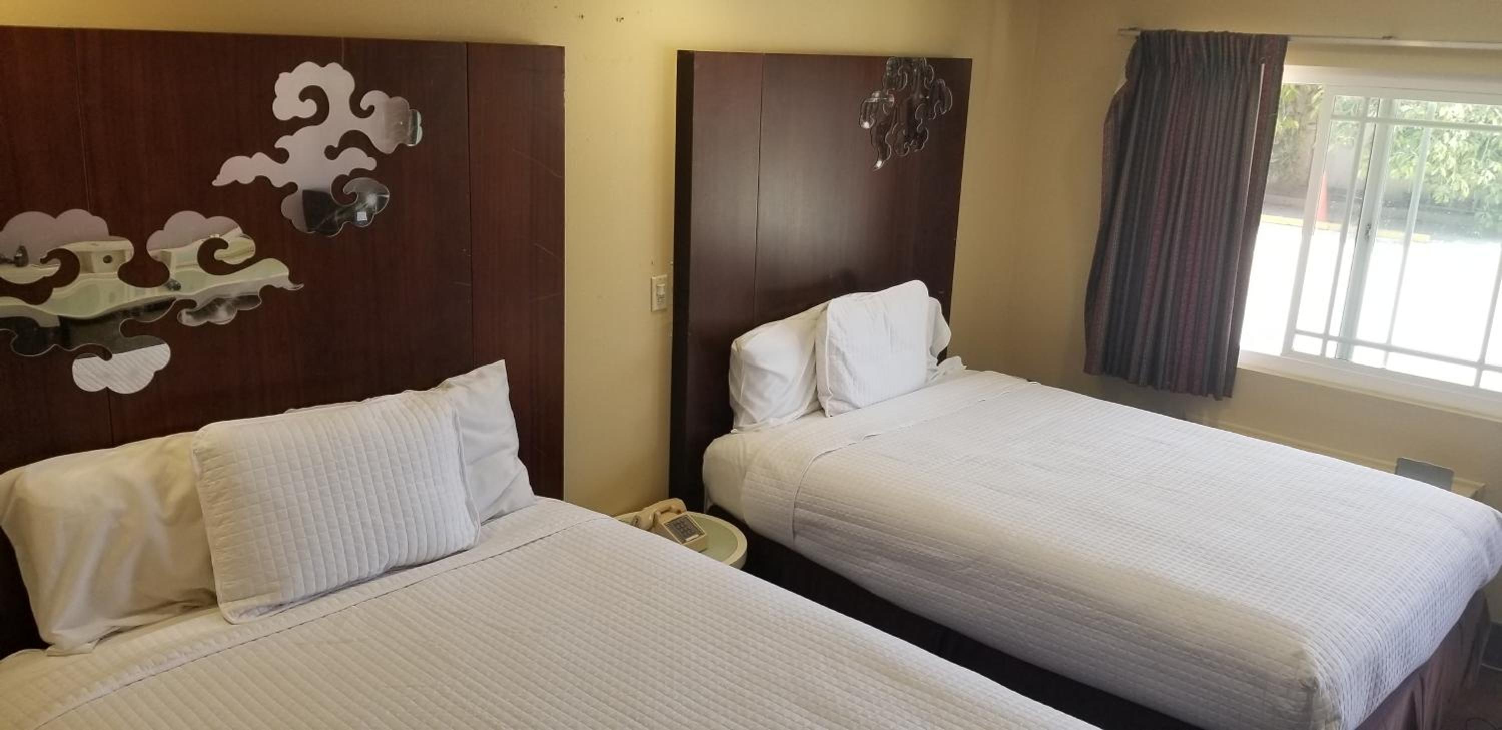 Century Motel Buena Park Anaheim I-5 view 5
