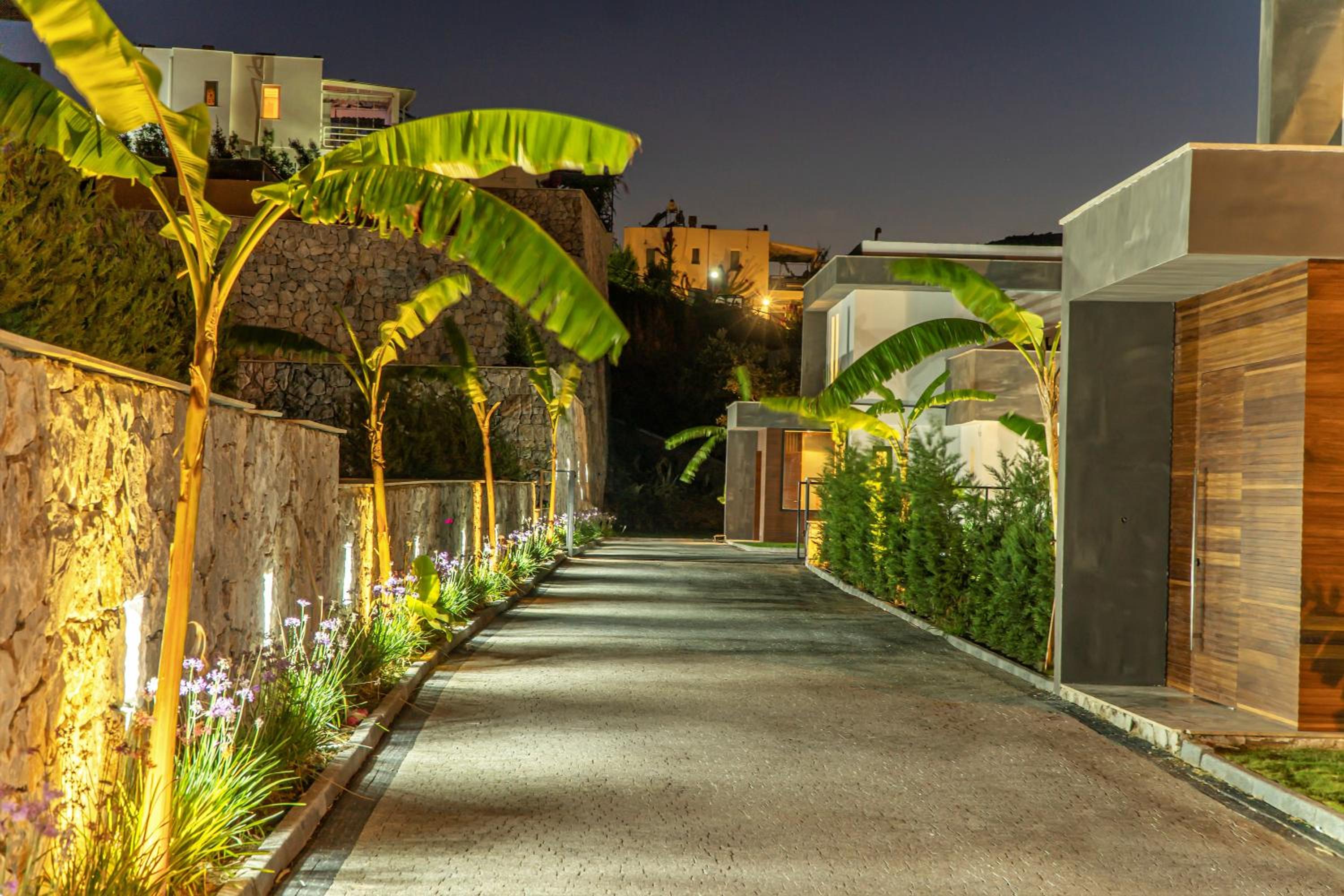 7 Deluxe - A Seductive Blend Of Style And Serenity view 4
