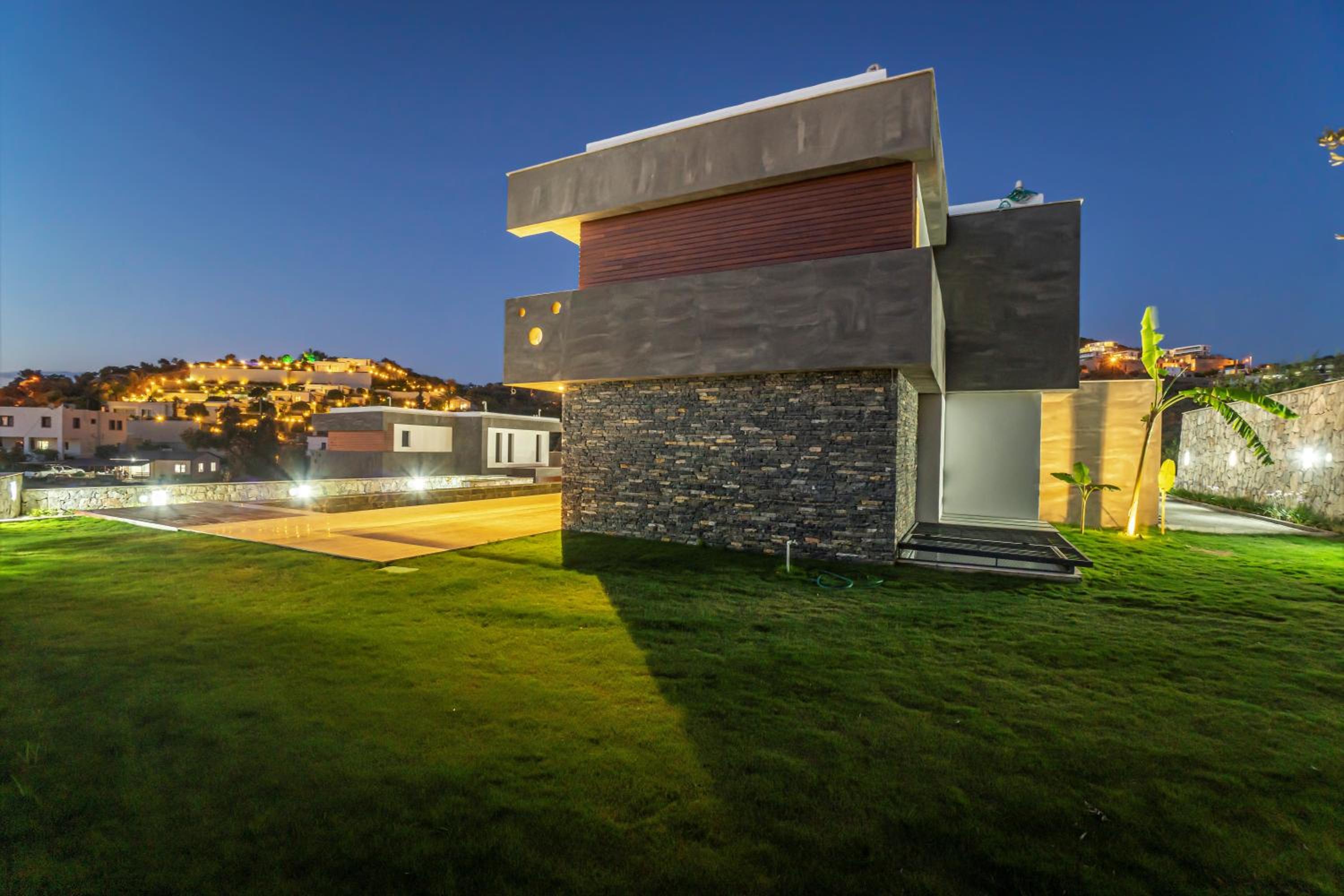 7 Deluxe - A Seductive Blend Of Style And Serenity view 5