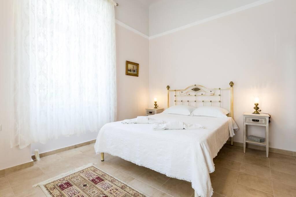 Neoclassical flat with 2 bedrooms in Piraeus view 3