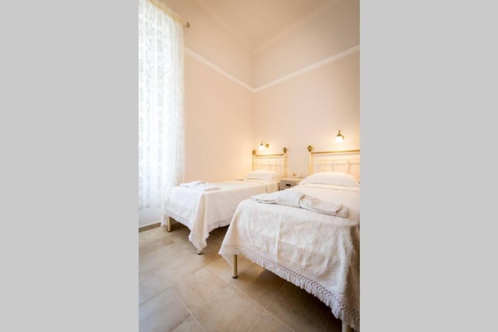 Neoclassical flat with 2 bedrooms in Piraeus view 5