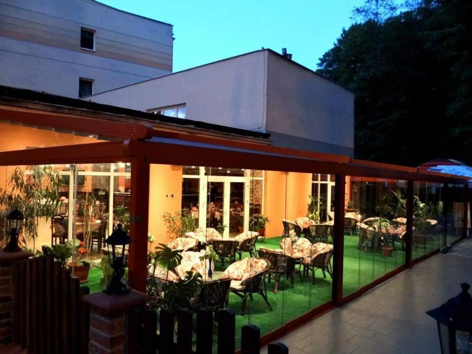 restaurant