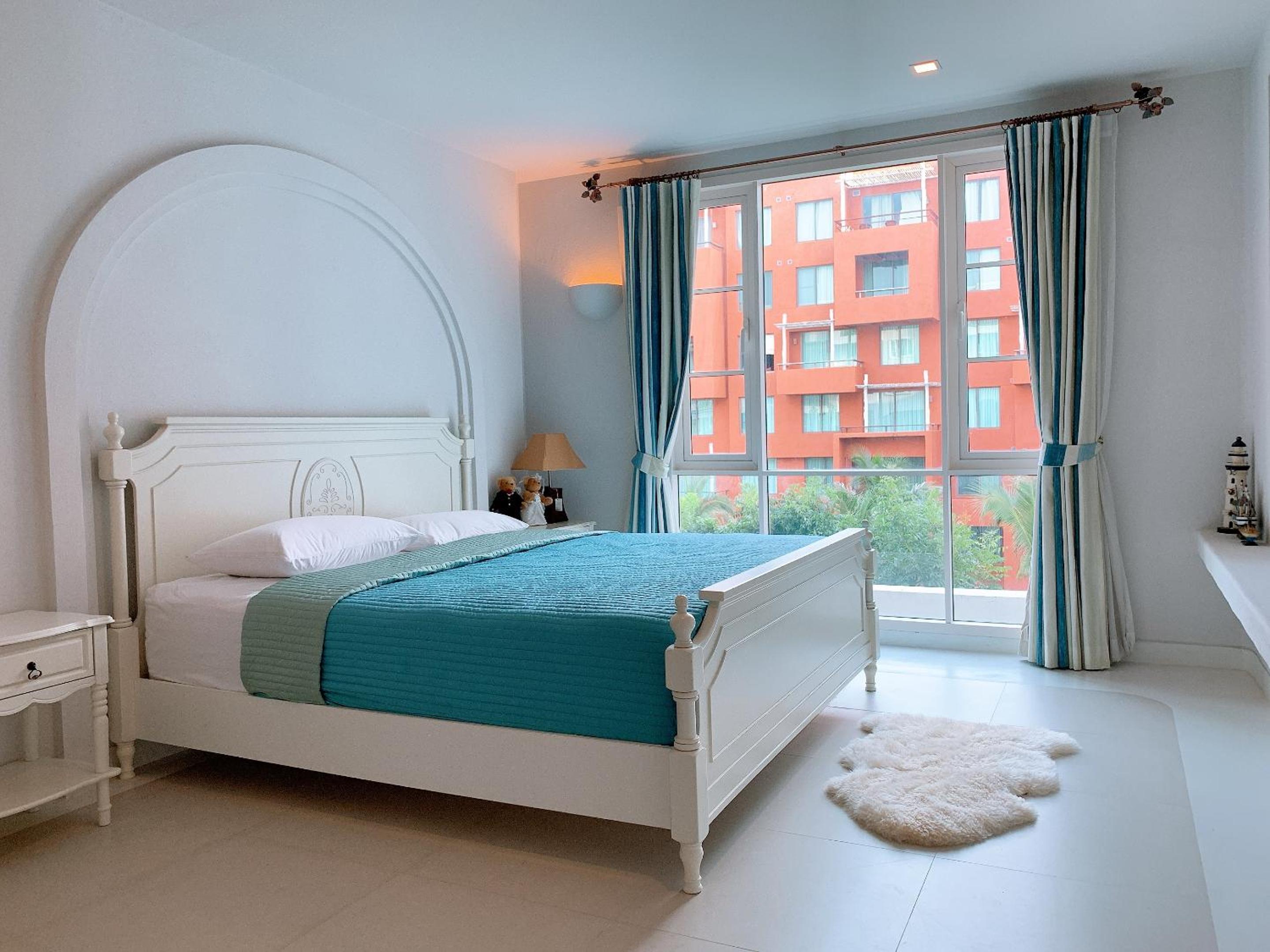 Chelona huahin beachfront condominium