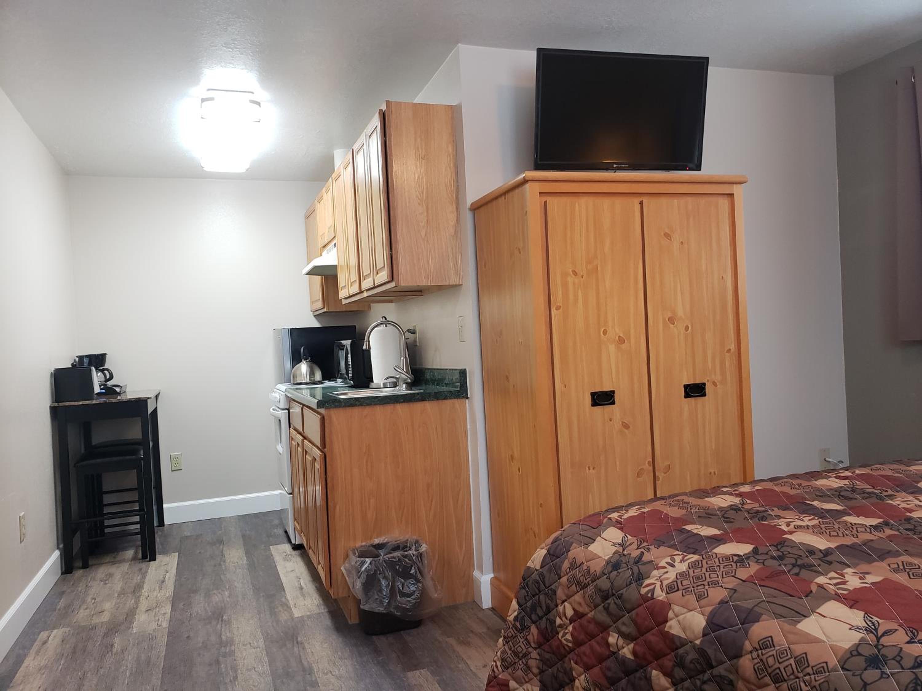 Baker City Vacations - Bridge Street Inn - Property Image 3