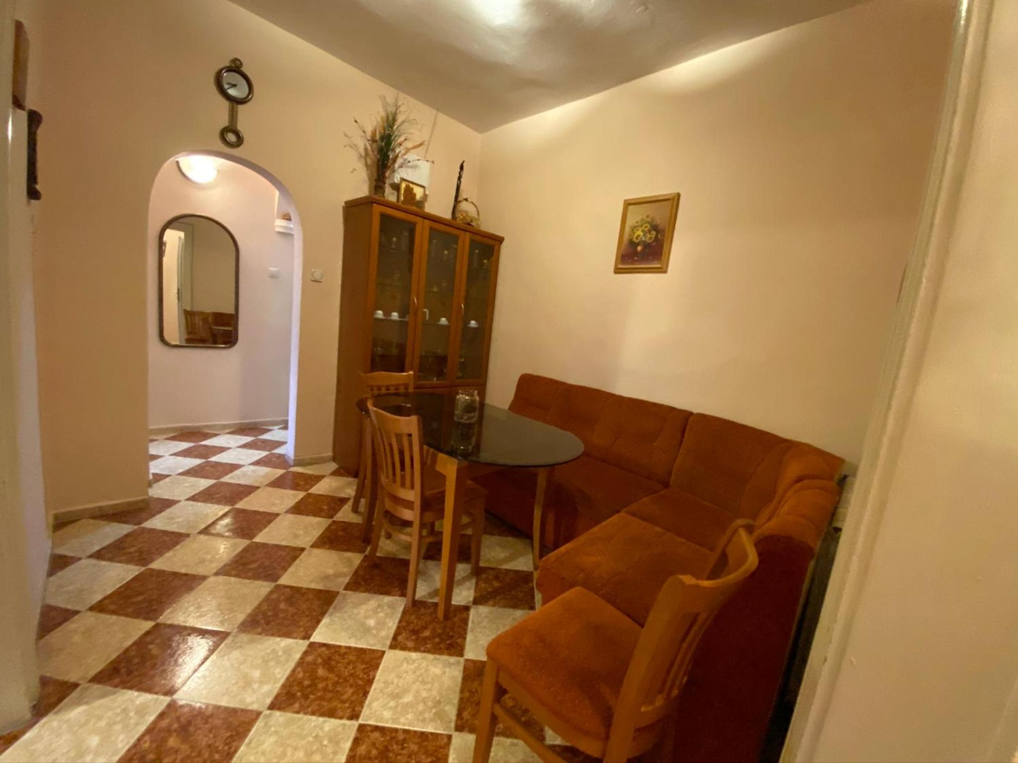 Fantastic 2 Bedroom Apartment - Top Center view 2