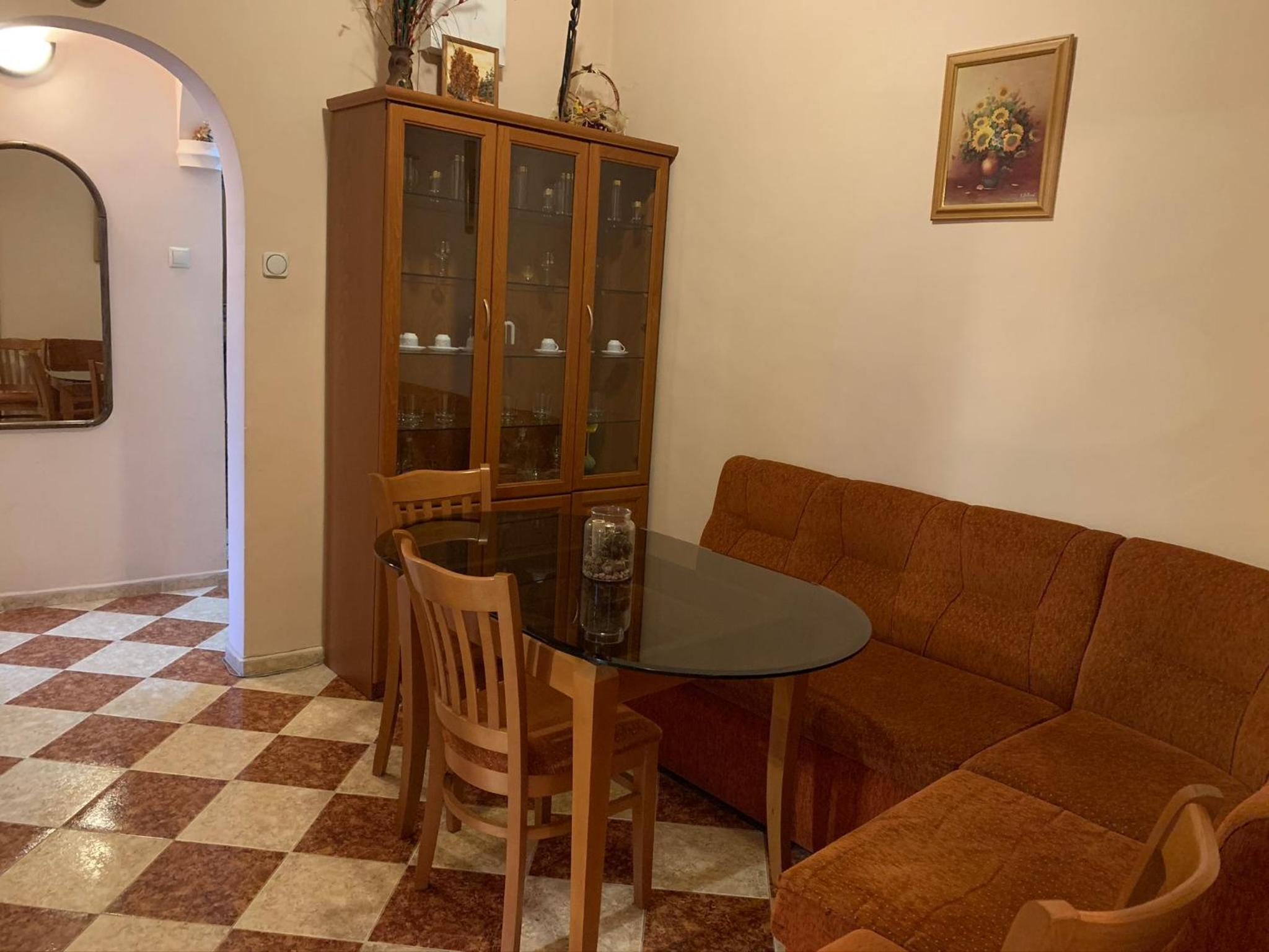 Fantastic 2 Bedroom Apartment - Top Center view 3