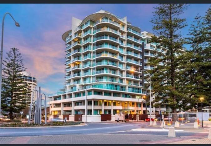 Hotel Glenelg Getaway 3 bedroom apartment when correct number of guests are booked - Image 1