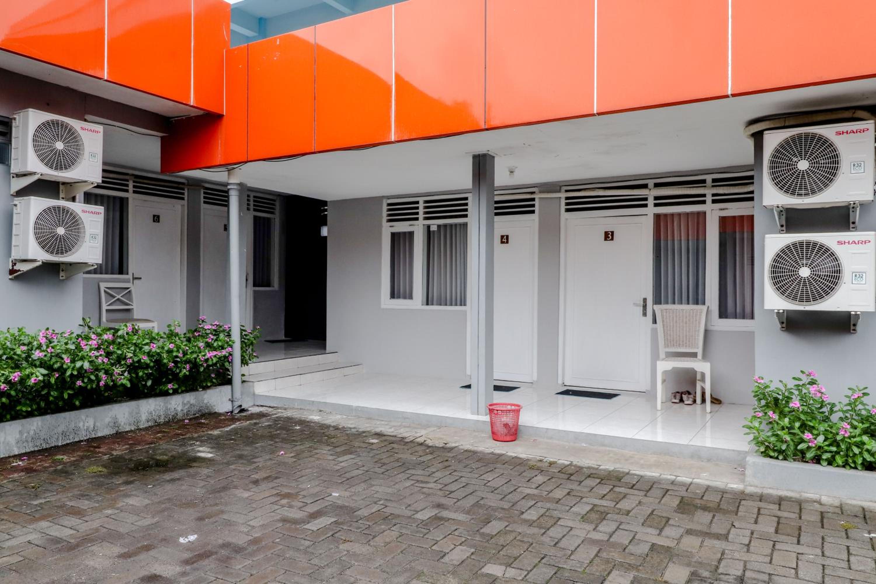 Ratu Guesthouse view 3