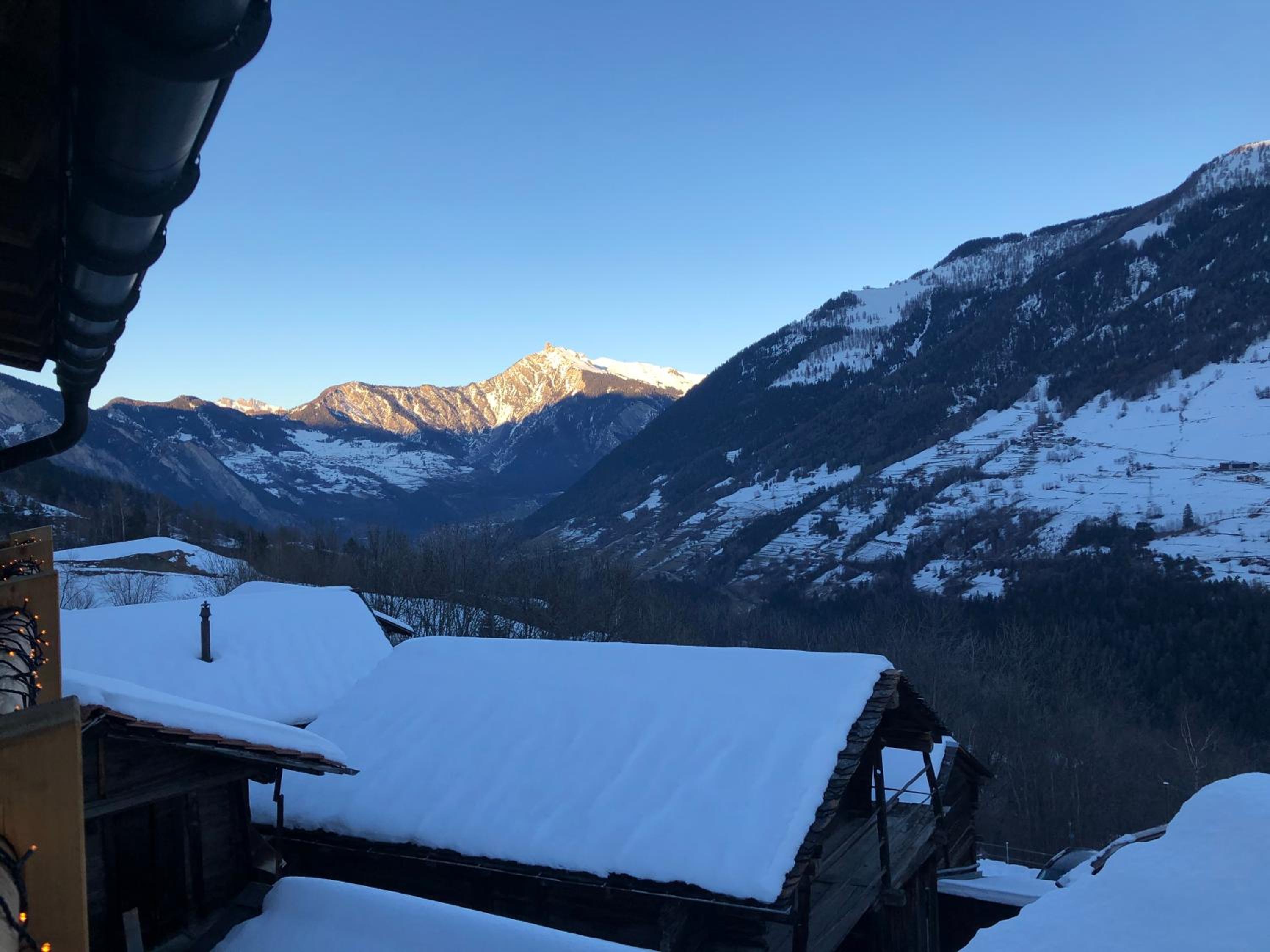 Grand appartement avec terrasse à Chez-Les-Reuses