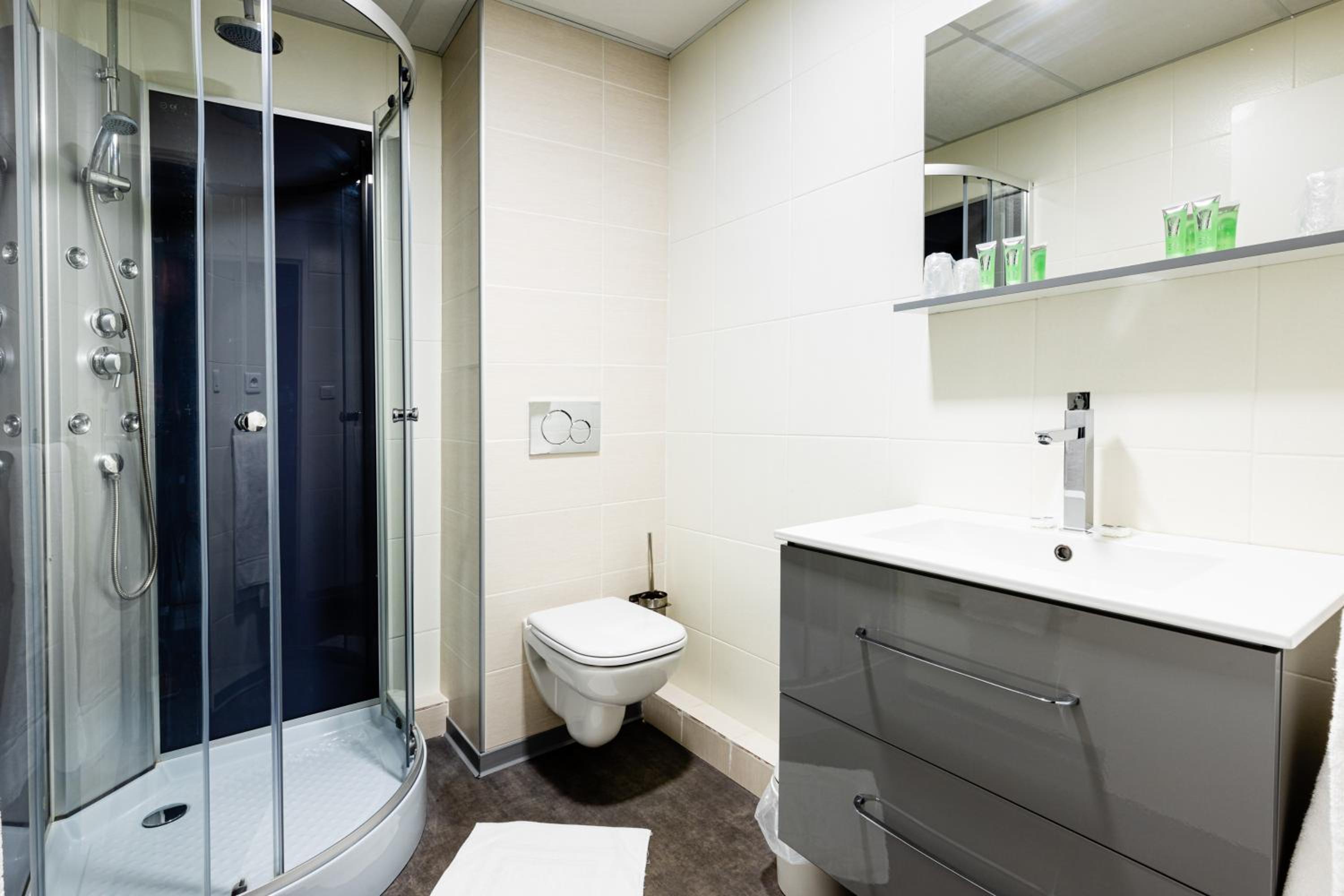 Mulhouse Vacations - Hotel-Restaurant Espace Squash 3000 - Property Image 2